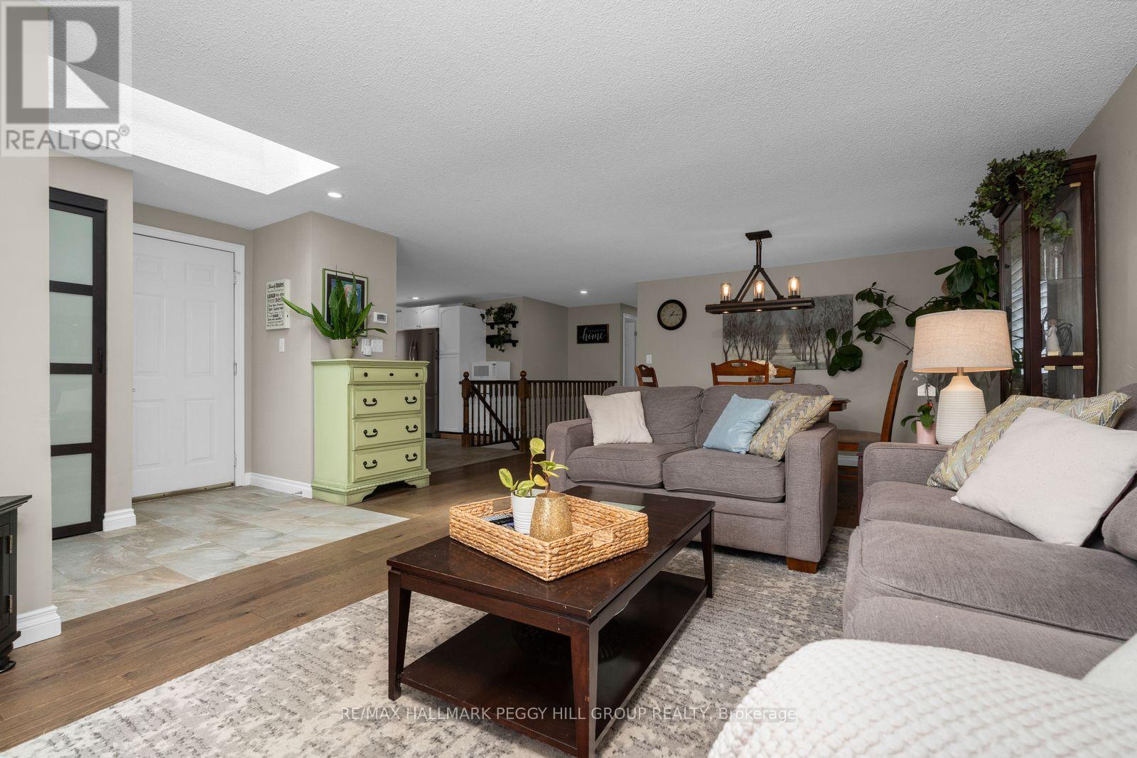 8 Holly Meadow Road, Barrie (Holly), Ontario  L4N 8S2 - Photo 5 - S13052050