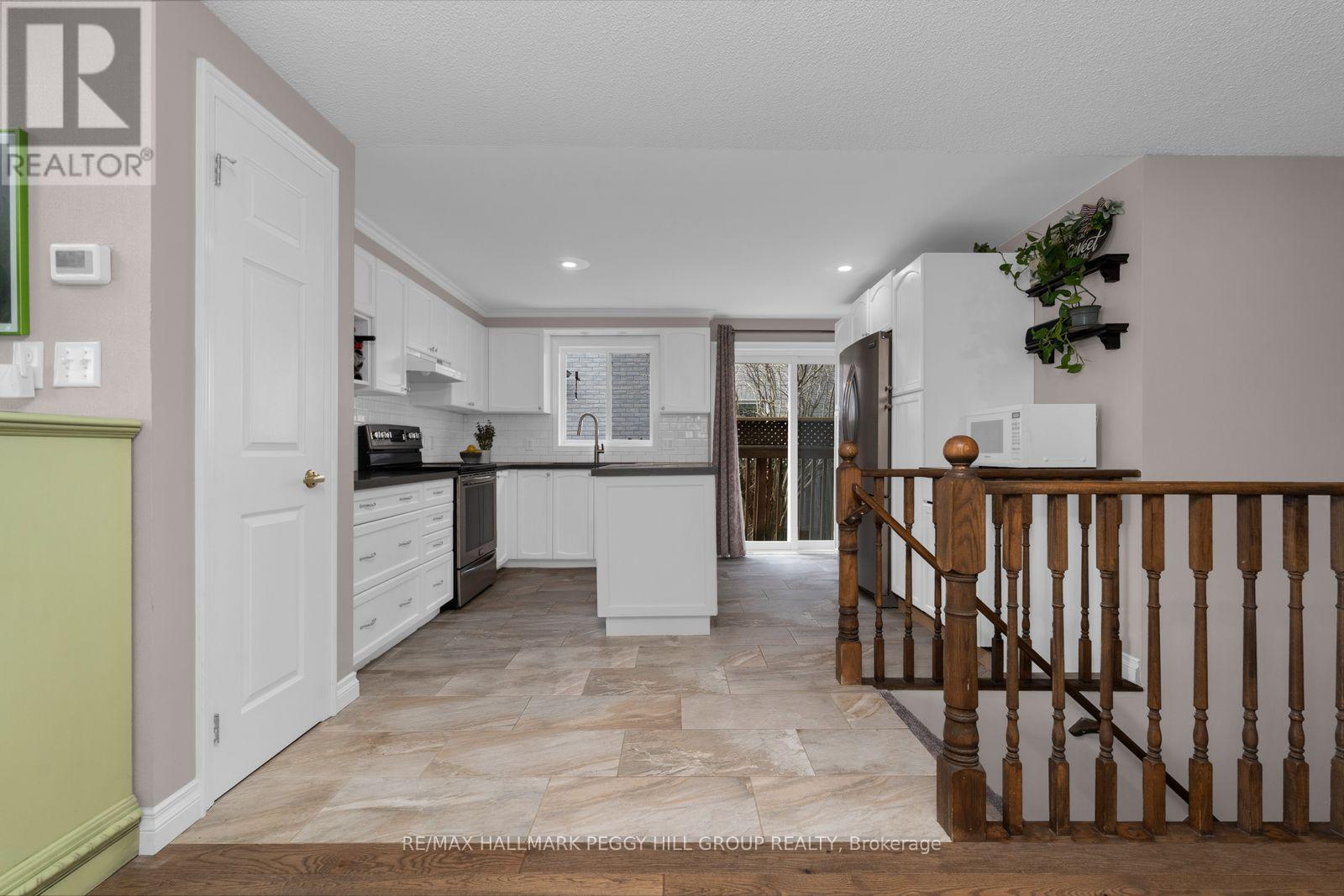 8 Holly Meadow Road, Barrie (Holly), Ontario  L4N 8S2 - Photo 6 - S13052050