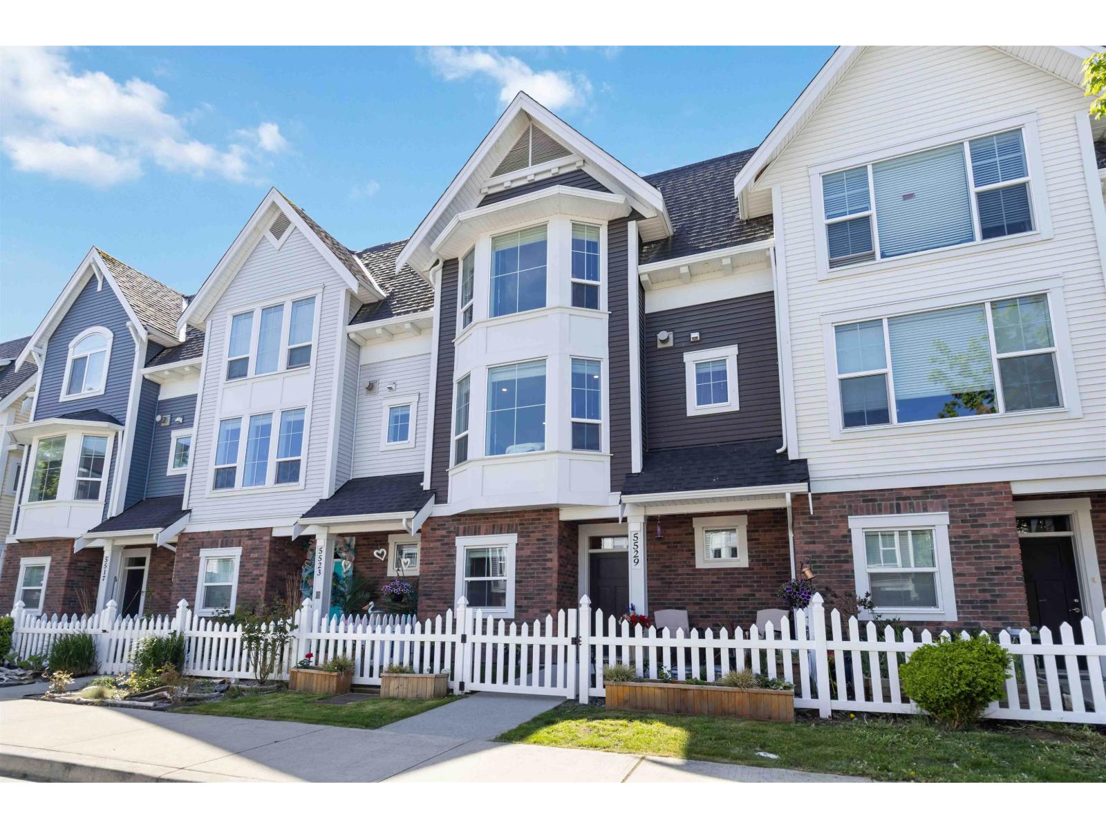 5529 Driftwood Street, Sardis South, Chilliwack, British Columbia  V2R 6A3 - Photo 3 - R3115849