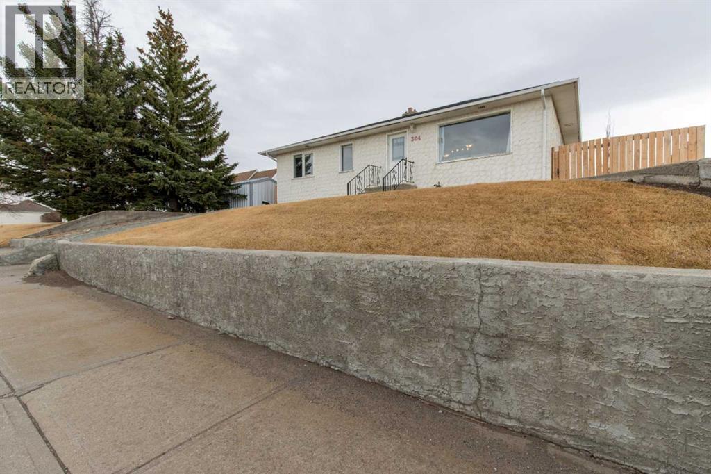 304 21 Street, Fort Macleod, Alberta  T0L 0Z0 - Photo 2 - A2291424