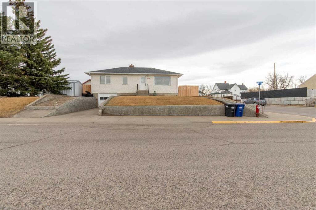 304 21 Street, Fort Macleod, Alberta  T0L 0Z0 - Photo 1 - A2291424