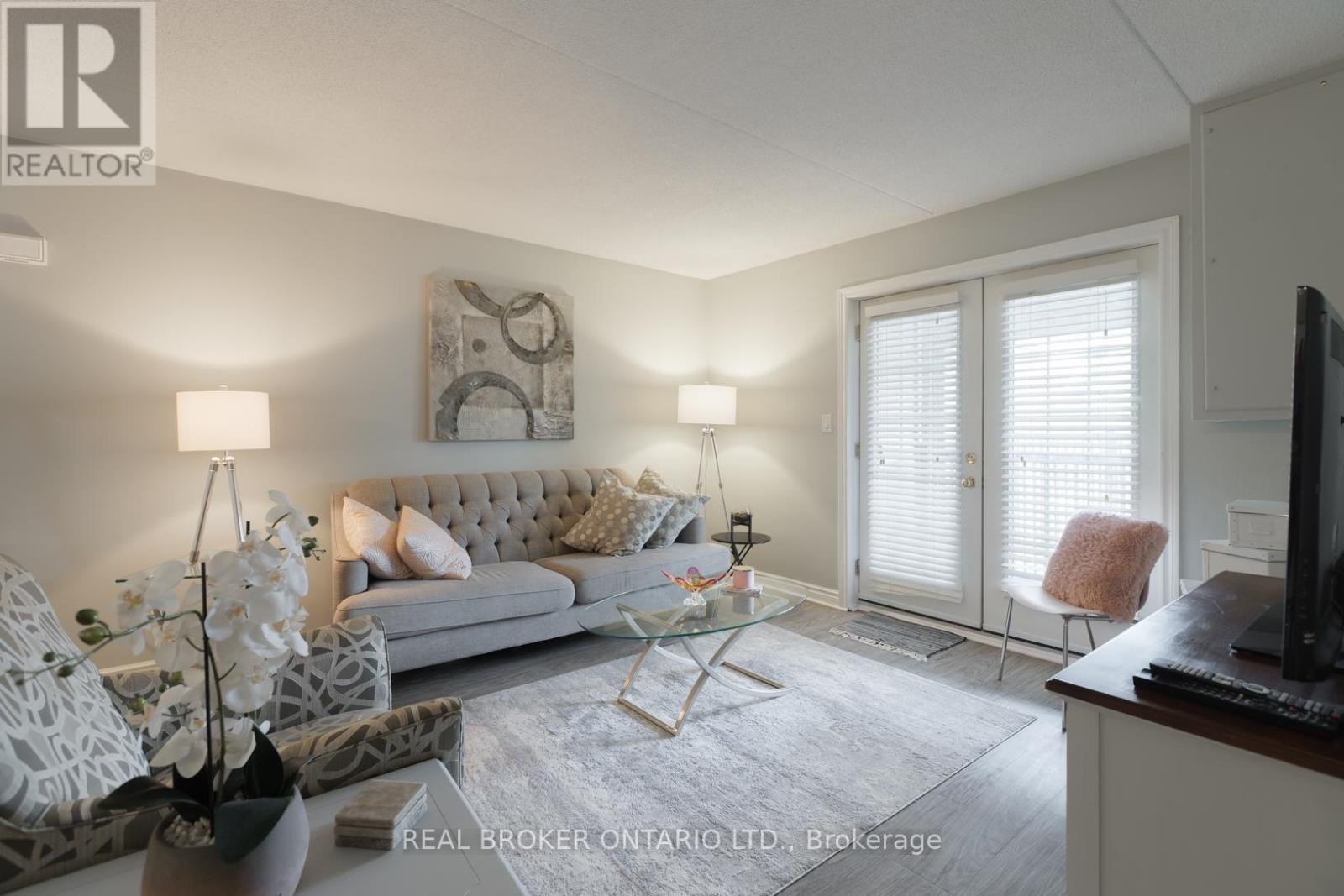 218 - 2040 Cleaver Avenue, Burlington, Ontario  L7M 4C4 - Photo 2 - W13052164