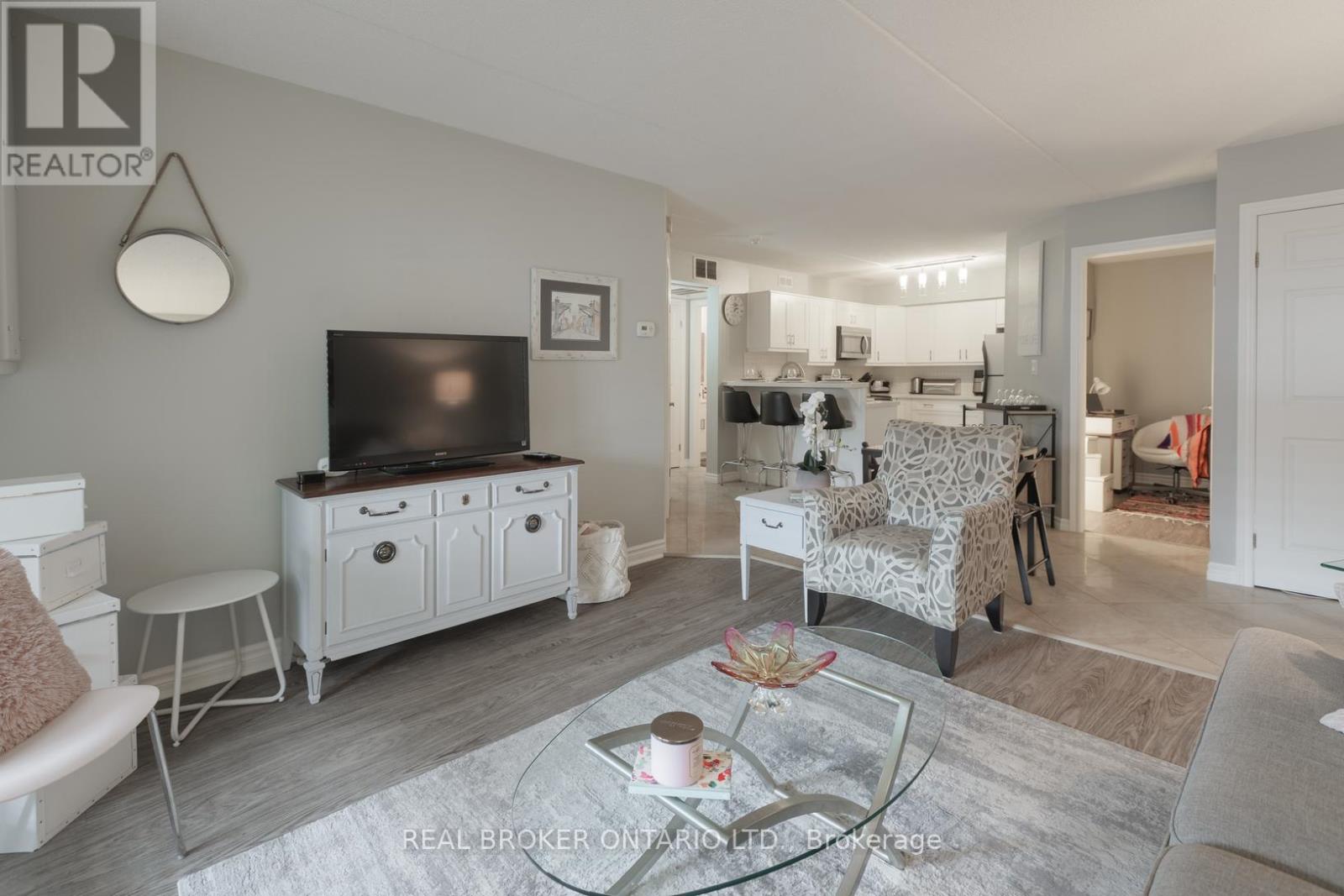 218 - 2040 Cleaver Avenue, Burlington, Ontario  L7M 4C4 - Photo 3 - W13052164