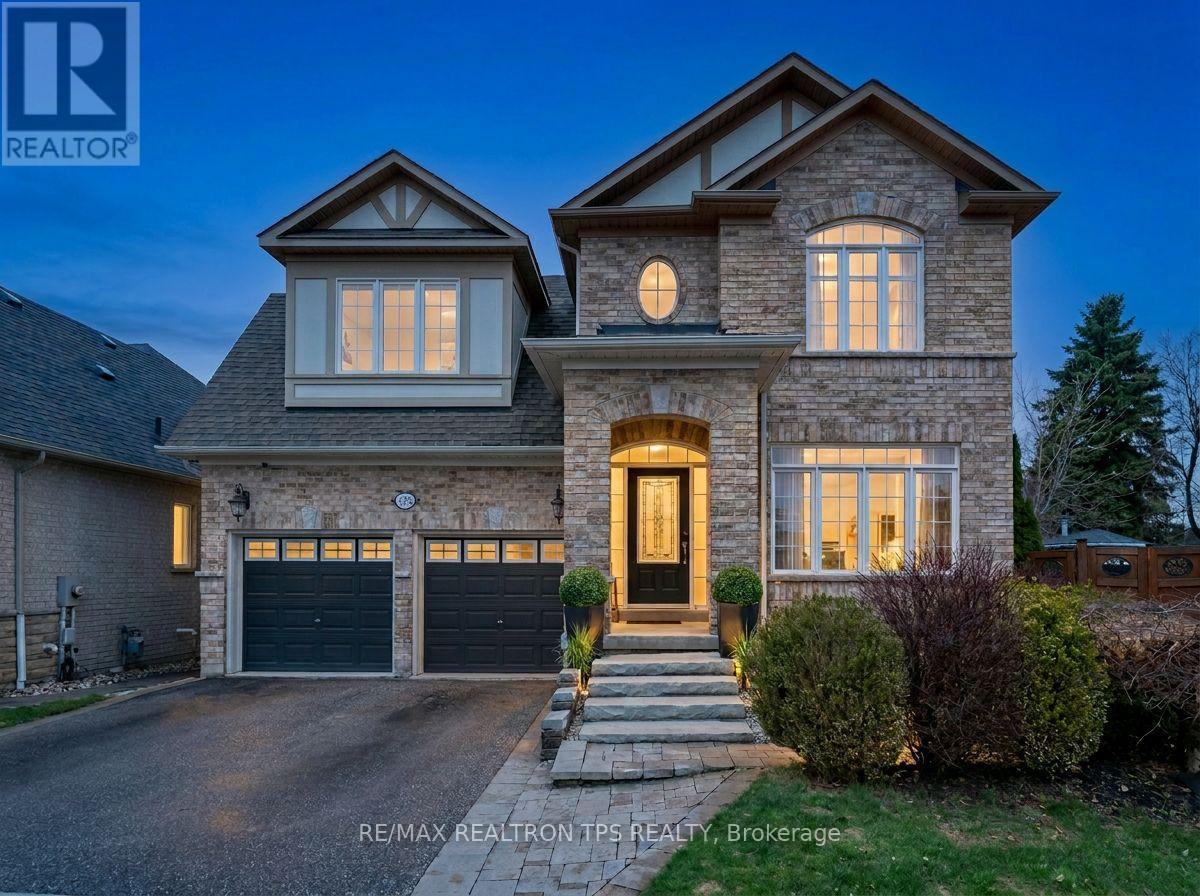 555 KINGSFIELD LOOP, Oshawa, Ontario