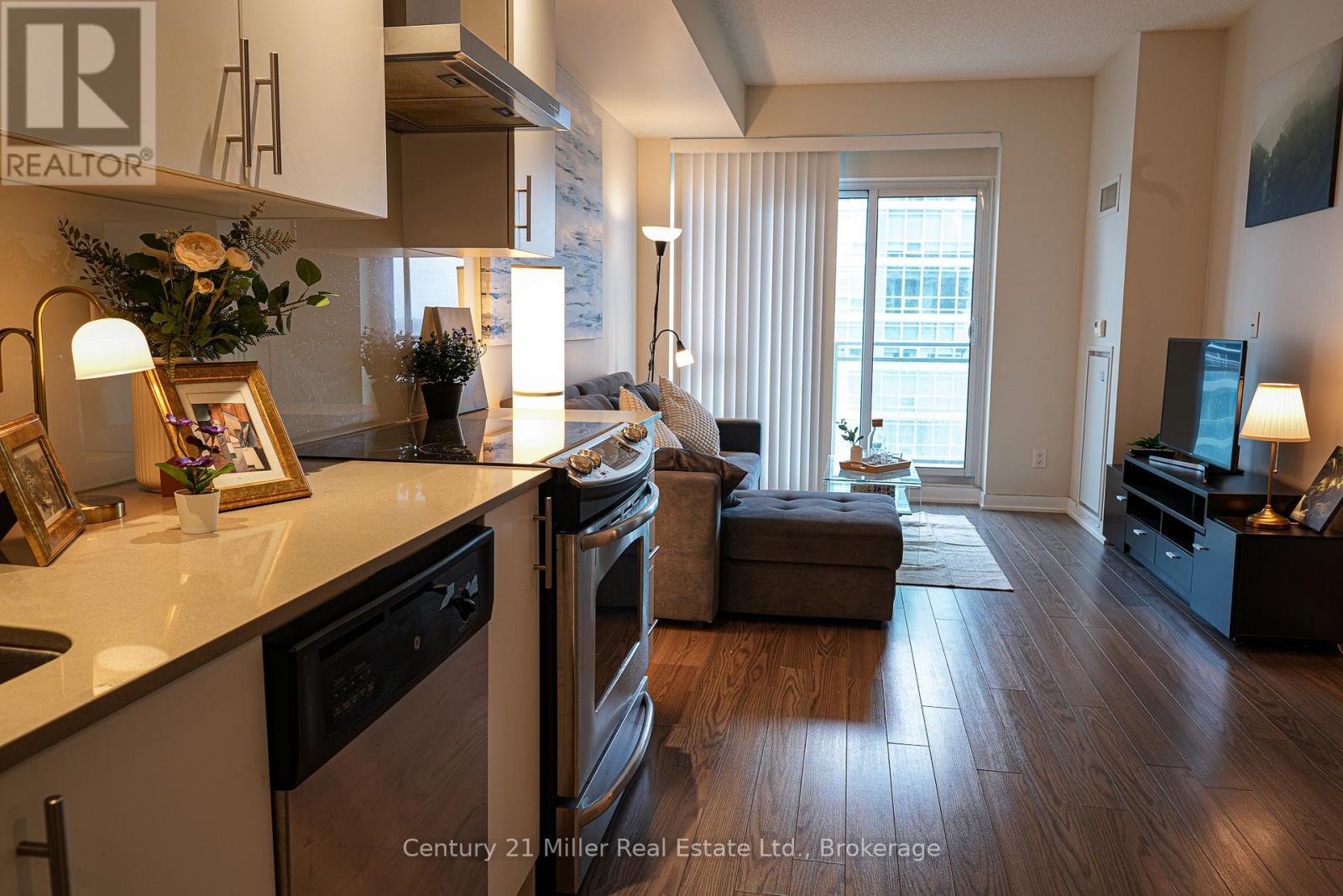 1634 - 165 Legion Road N, Toronto, Ontario  M8Y 0B3 - Photo 5 - W13052196