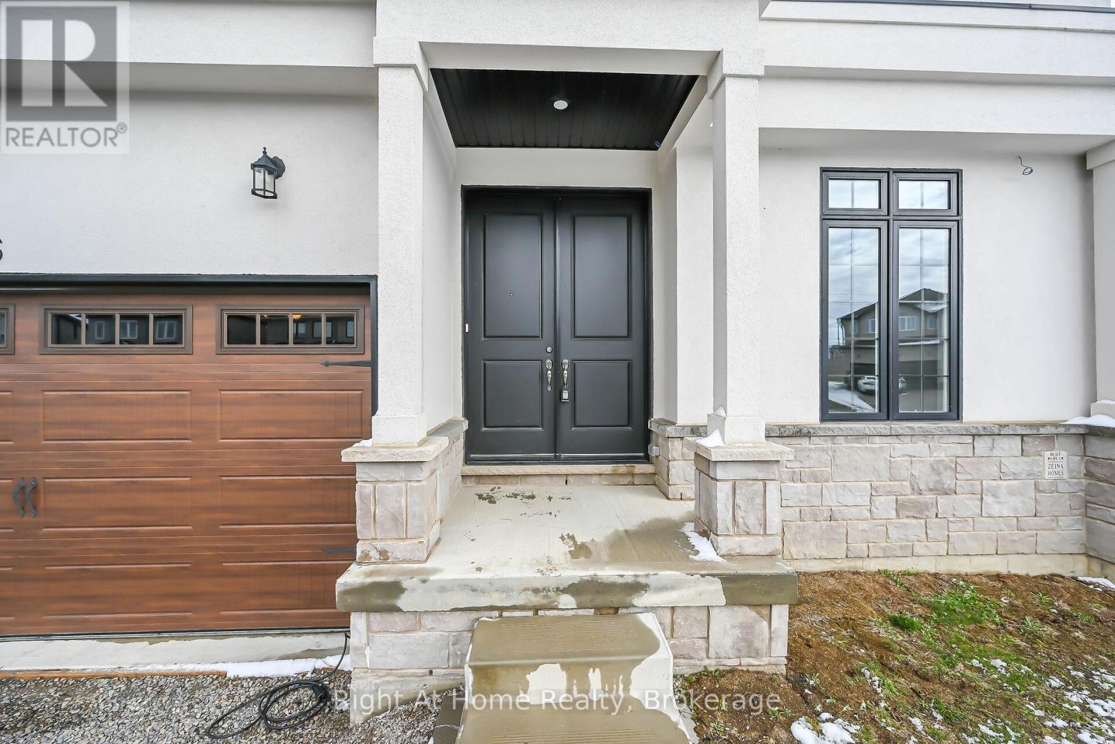 55 Eringate Court, Hamilton, Ontario  L8J 0L7 - Photo 4 - X13052302