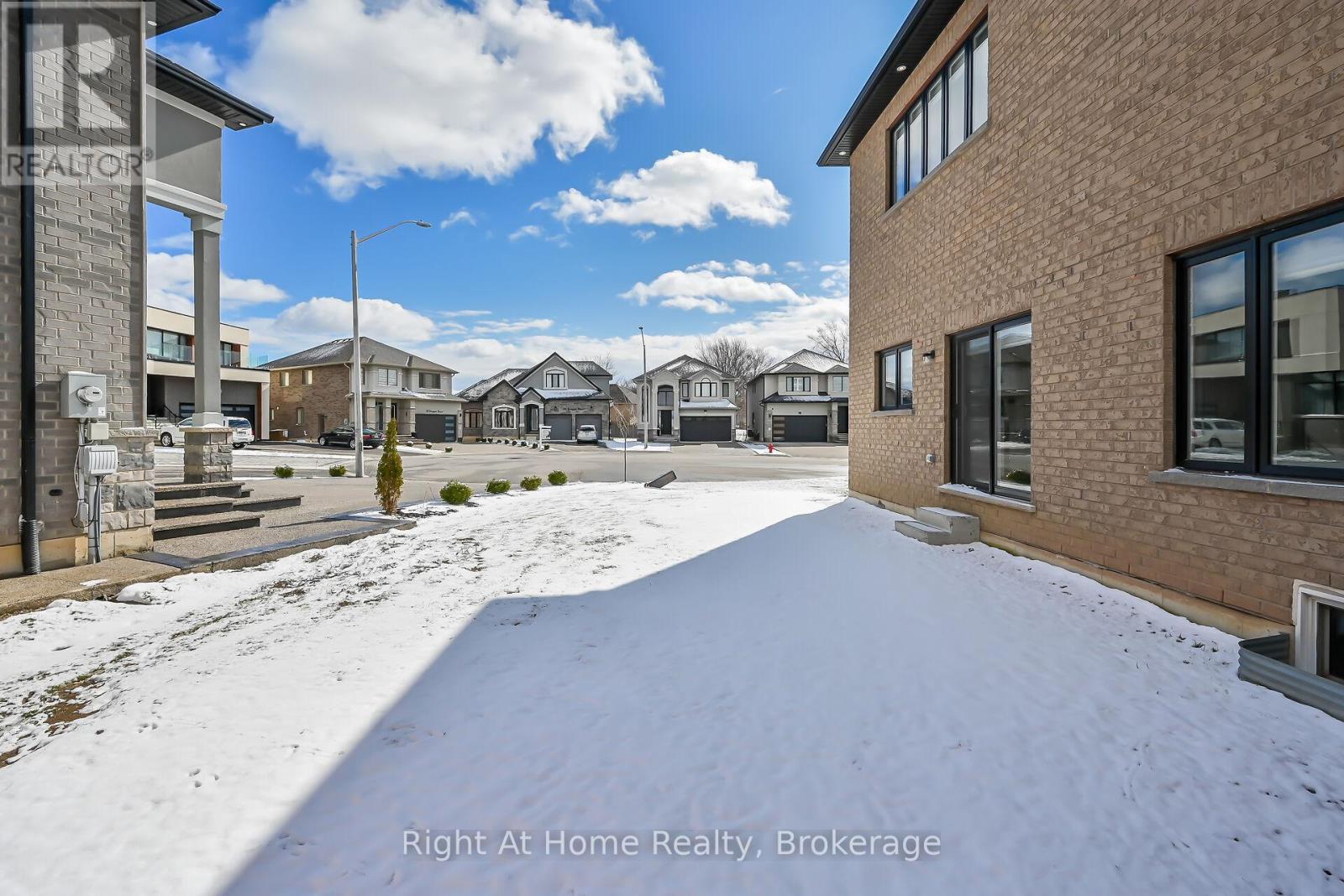 55 Eringate Court, Hamilton, Ontario  L8J 0L7 - Photo 45 - X13052302