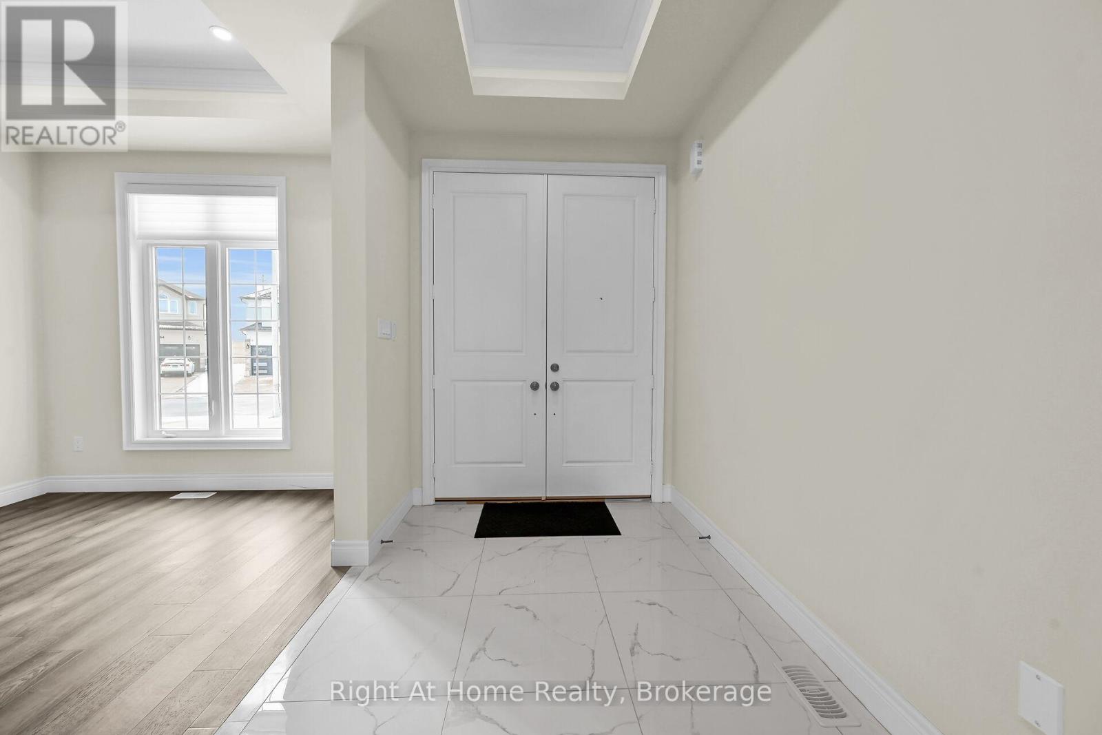 55 Eringate Court, Hamilton, Ontario  L8J 0L7 - Photo 5 - X13052302