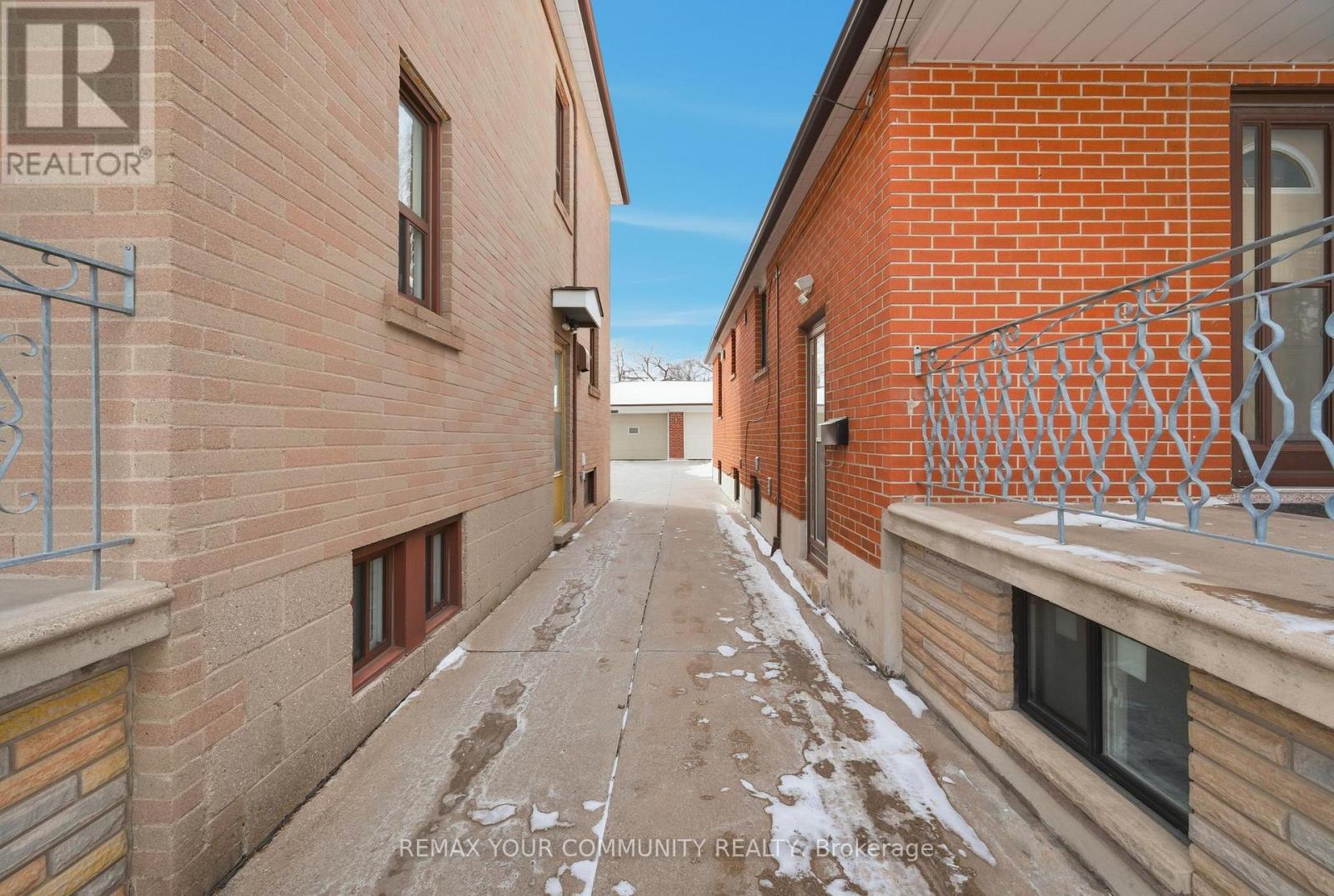 172 Times Road, Toronto, Ontario  M6B 3M6 - Photo 19 - W12780396