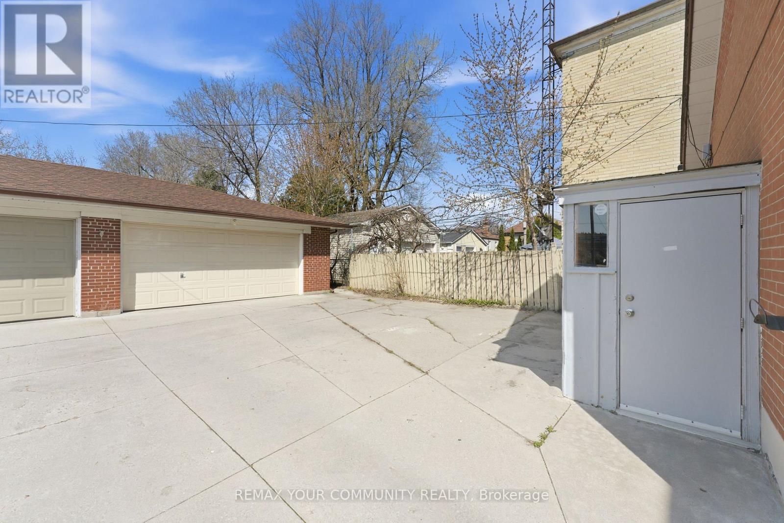 172 Times Road, Toronto, Ontario  M6B 3M6 - Photo 17 - W12780396