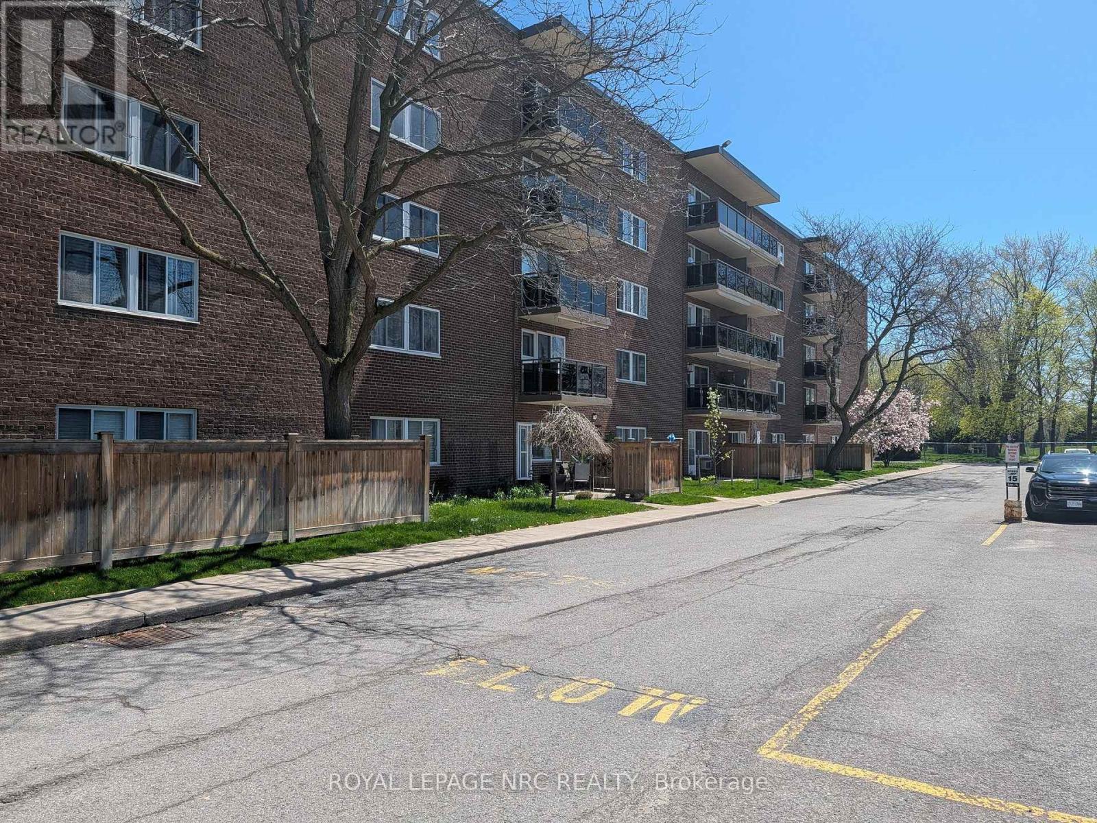 404 - 196 Scott Street, St. Catharines, Ontario  L2N 5T2 - Photo 3 - X13052258