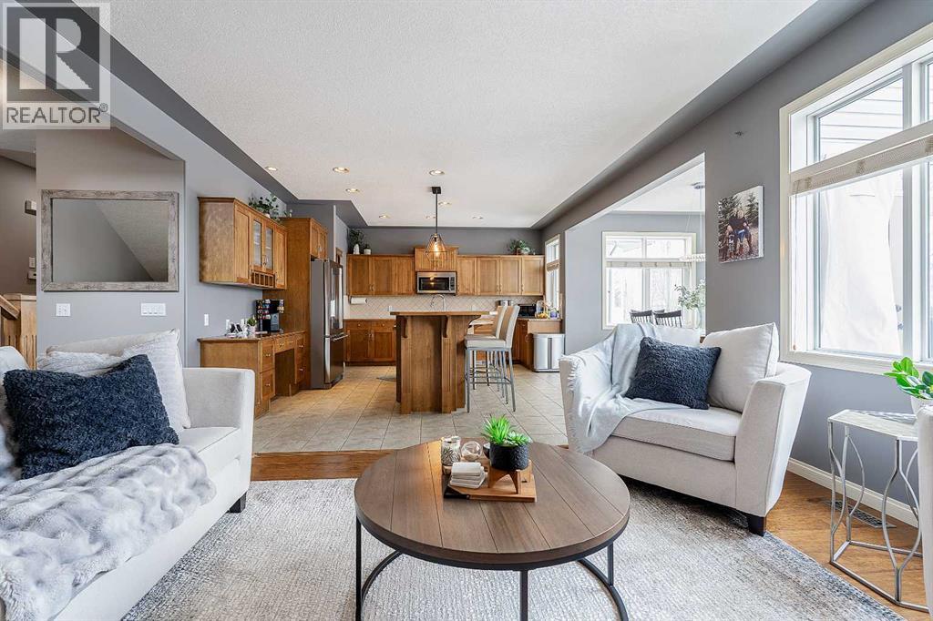 812 Coopers Drive Sw, Airdrie, Alberta  T4B 2W3 - Photo 2 - A2305355