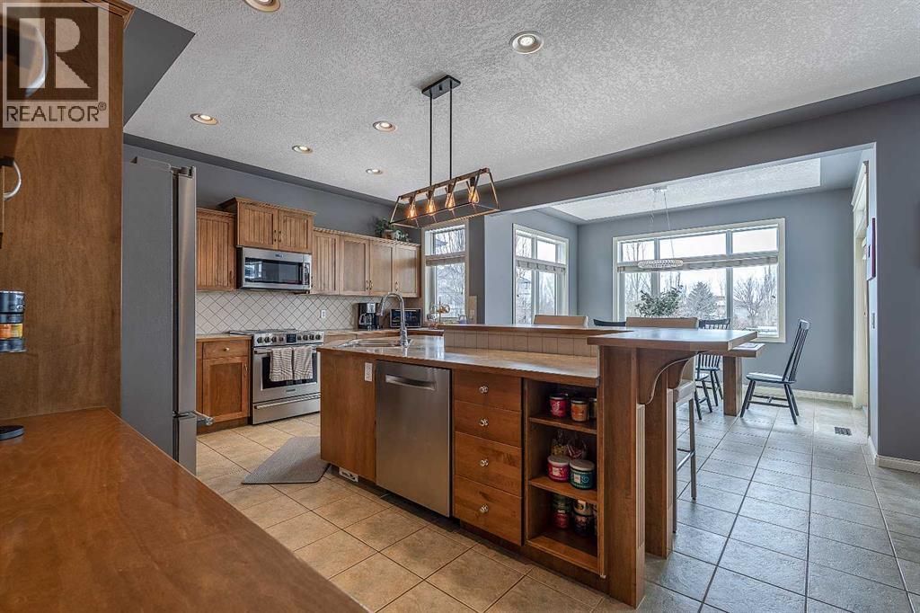 812 Coopers Drive Sw, Airdrie, Alberta  T4B 2W3 - Photo 5 - A2305355