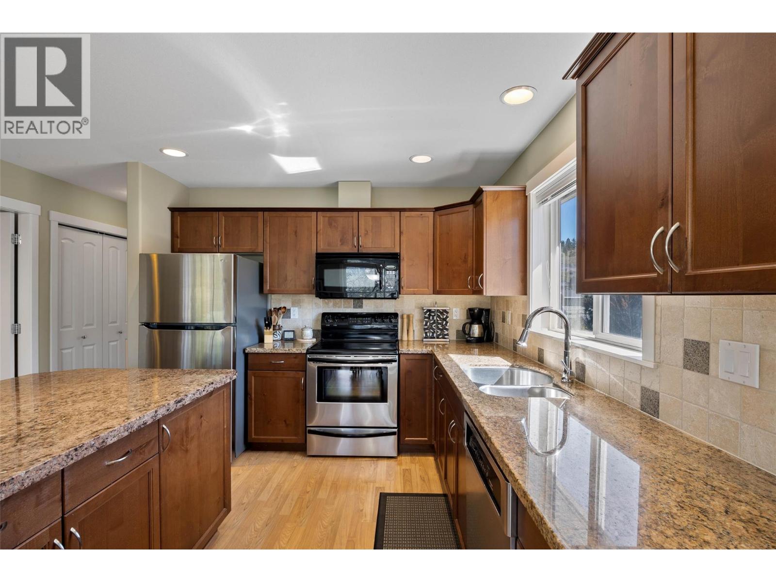 1855 Hillside Drive Unit# 34, Kamloops, British Columbia  V2E 0A2 - Photo 5 - 10385133