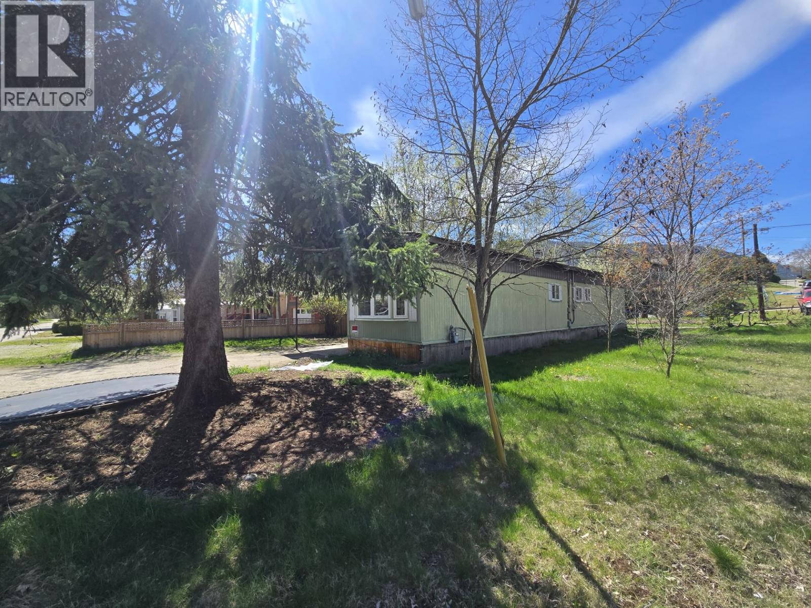 300 3rd Avenue, Castlegar, British Columbia  V1N 2A6 - Photo 3 - 10384861