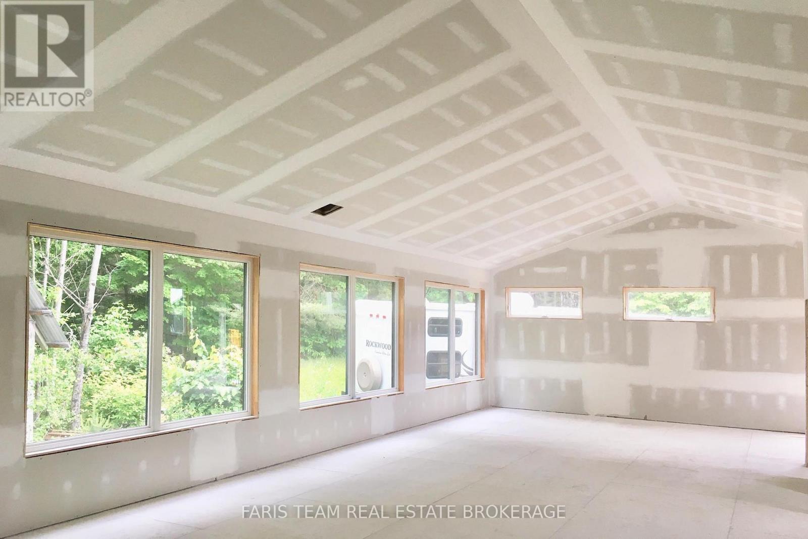 2180-2186 Hwy 141, Muskoka Lakes, Ontario  P0B 1L0 - Photo 5 - X12860370