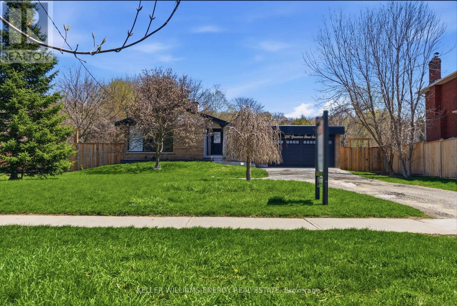 297 Grandview Street S, Oshawa, Ontario  L1H 7C6 - Photo 1 - E13052496