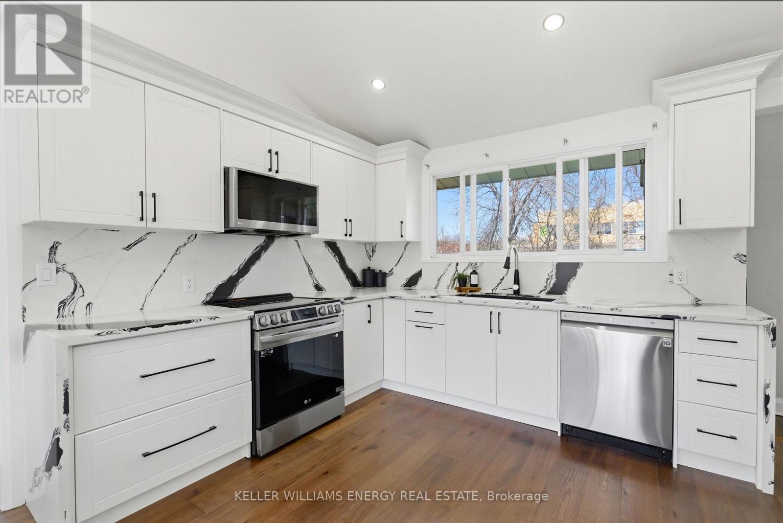 297 Grandview Street S, Oshawa, Ontario  L1H 7C6 - Photo 13 - E13052496