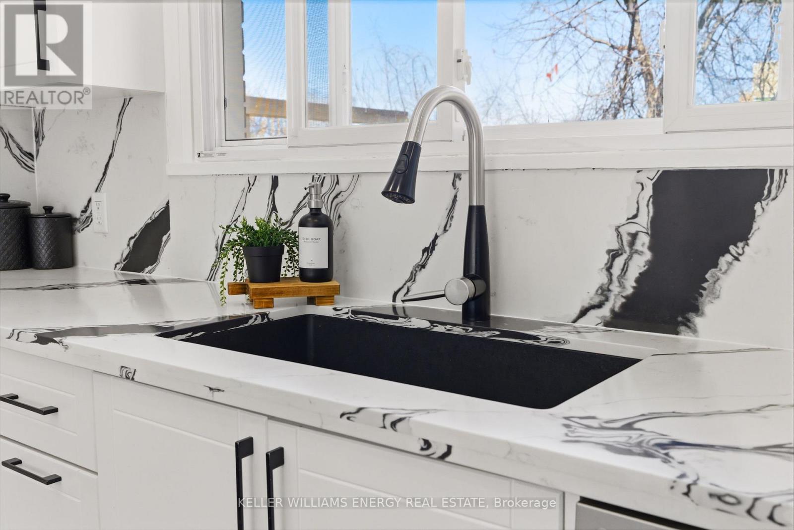 297 Grandview Street S, Oshawa, Ontario  L1H 7C6 - Photo 14 - E13052496