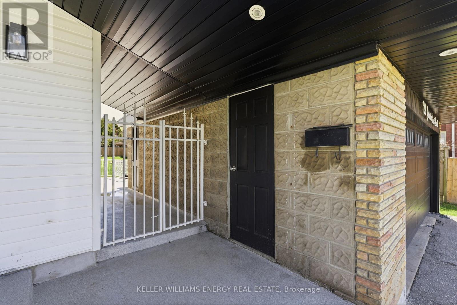 297 Grandview Street S, Oshawa, Ontario  L1H 7C6 - Photo 3 - E13052496