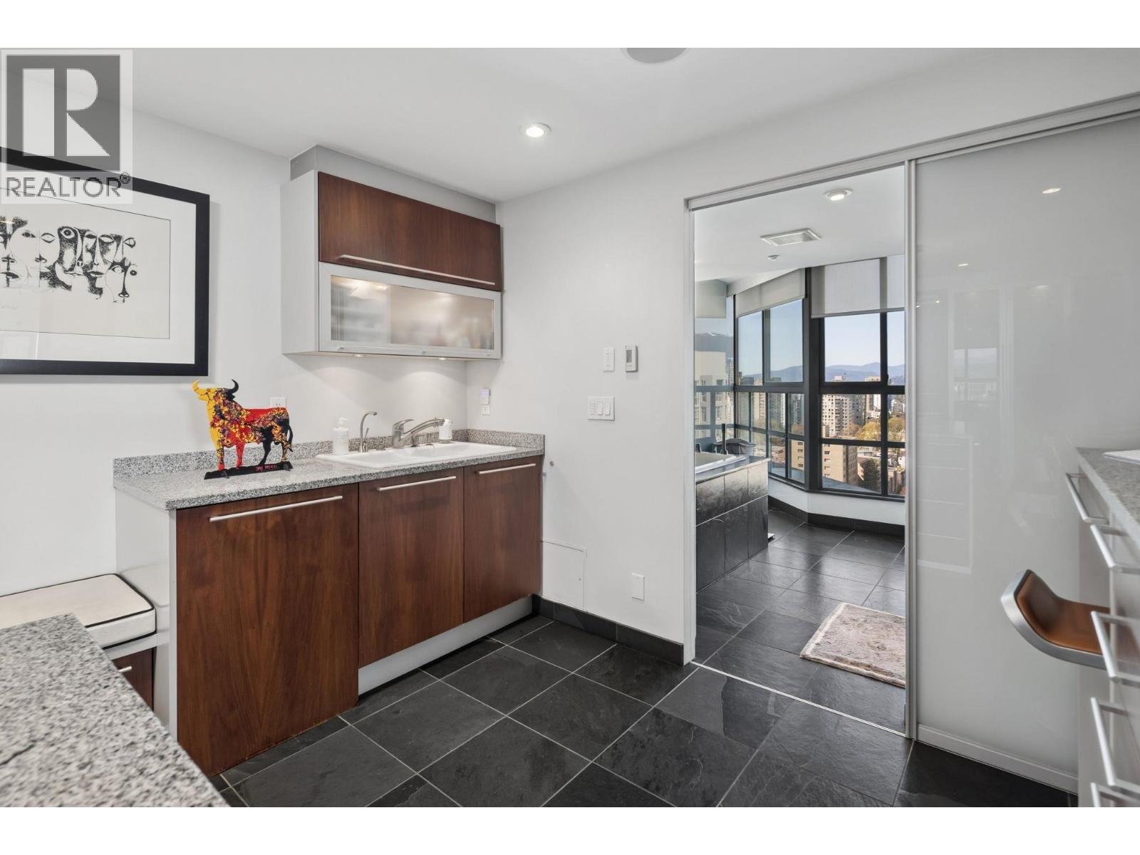 2301 909 Burrard Street, Vancouver, British Columbia  V6Z 2N2 - Photo 13 - R3116587