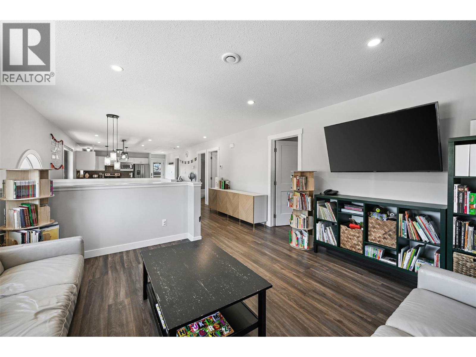 208 7th Avenue, Invermere, British Columbia  V0A 1K4 - Photo 6 - 10385124