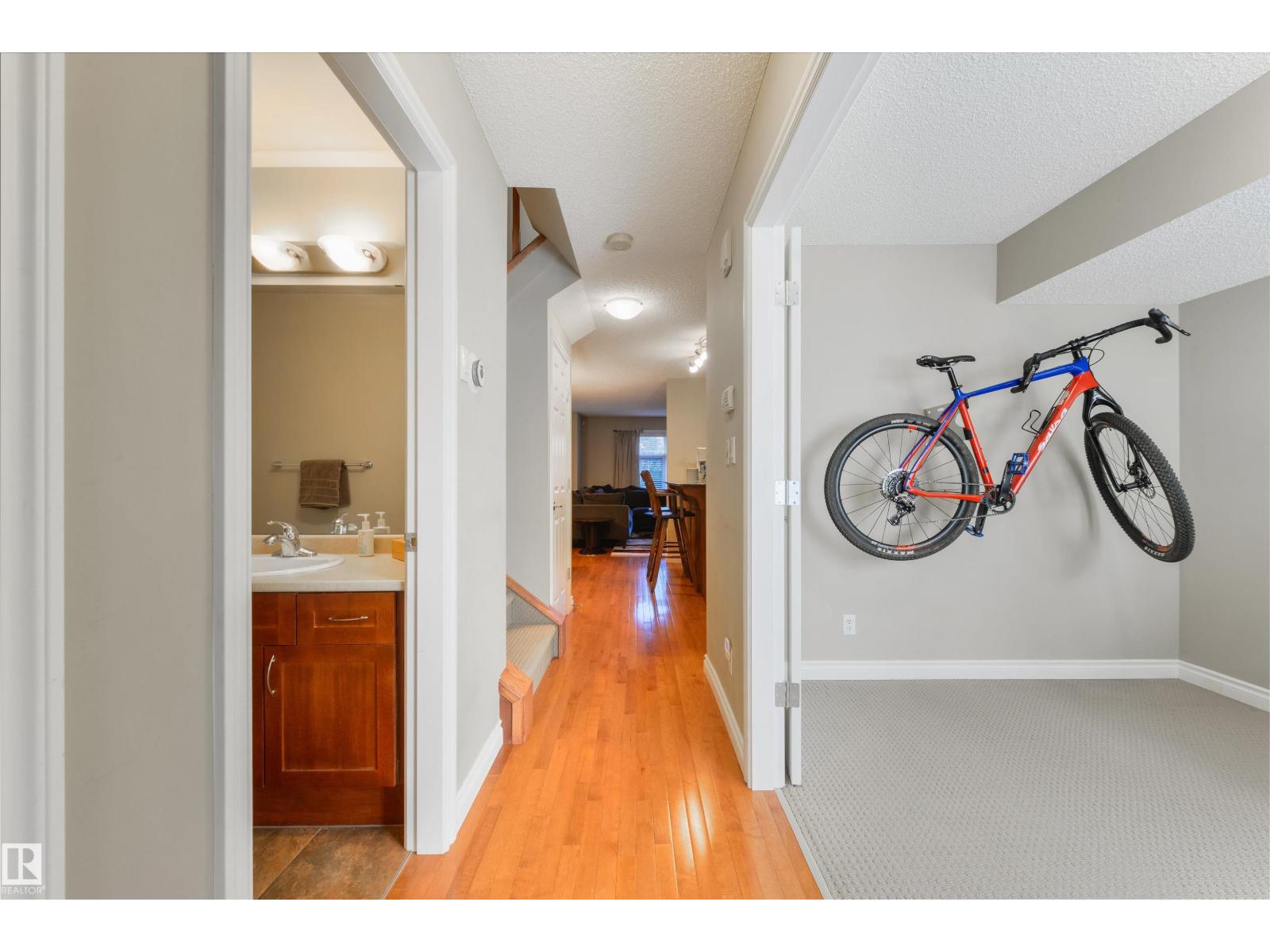 3 9026 Jasper Ave Av Nw, Edmonton, Alberta  T5H 3S8 - Photo 4 - E4484455