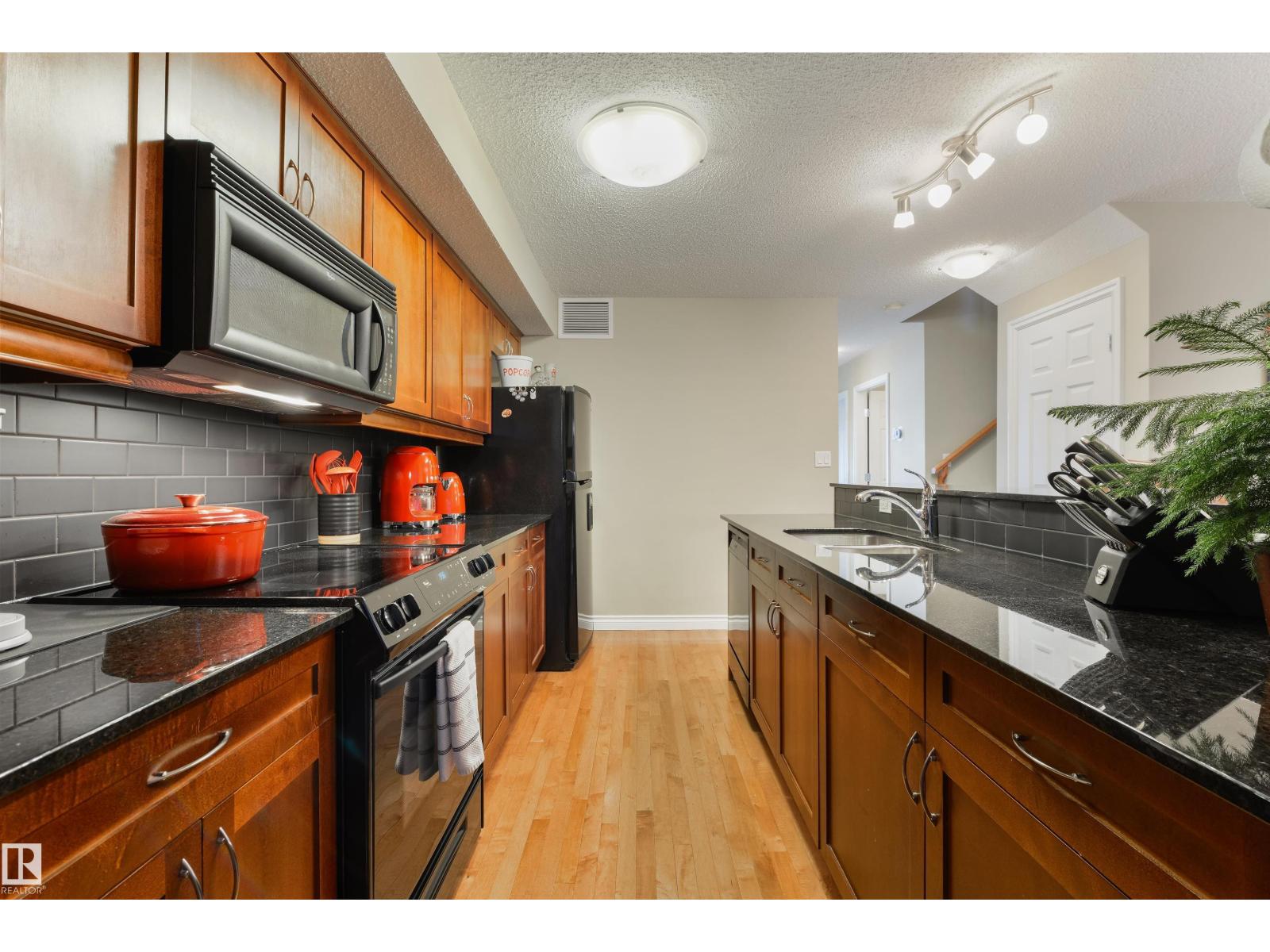 3 9026 Jasper Ave Av Nw, Edmonton, Alberta  T5H 3S8 - Photo 9 - E4484455