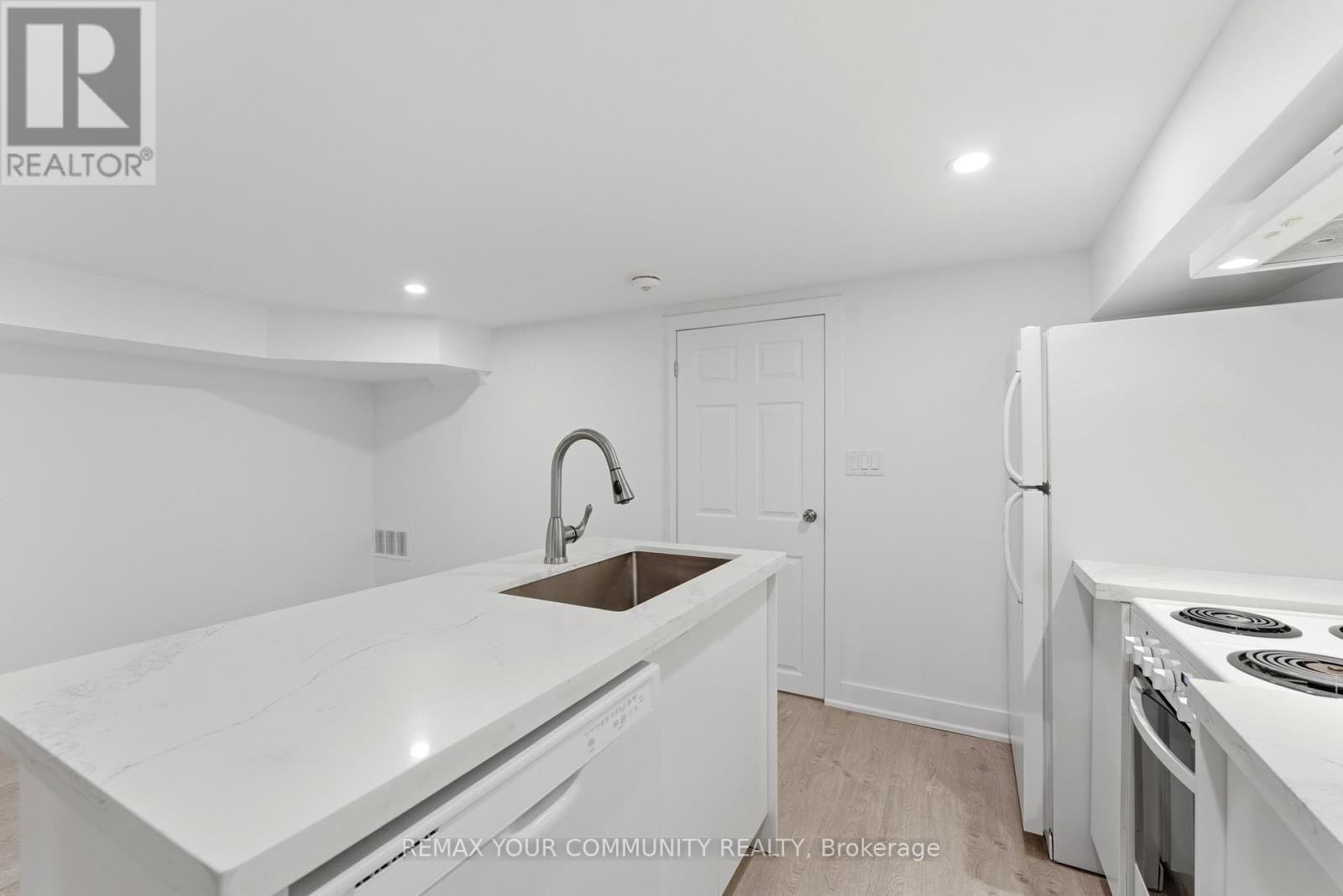 172 Times Road, Toronto, Ontario  M6B 3M6 - Photo 24 - W12780396