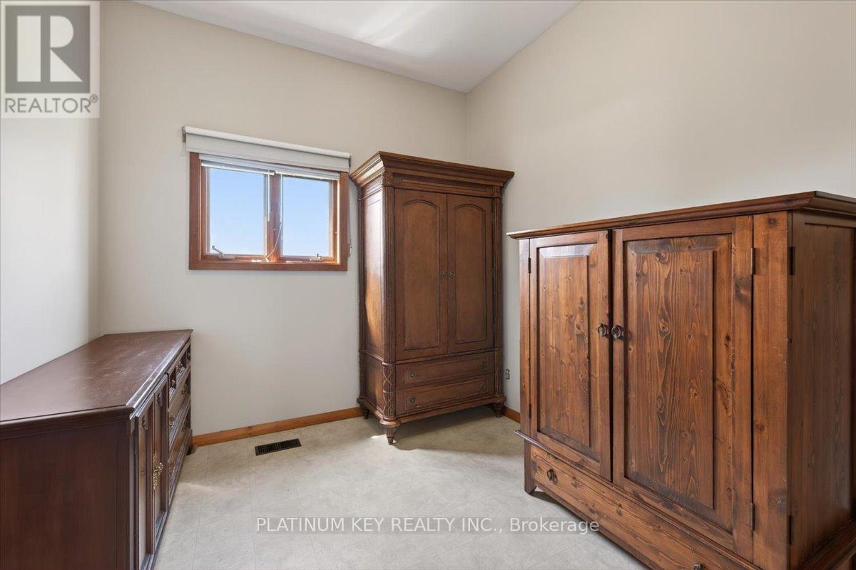 2300 Egremont Drive, Adelaide Metcalfe, Ontario  N7G 3H6 - Photo 17 - X13051422