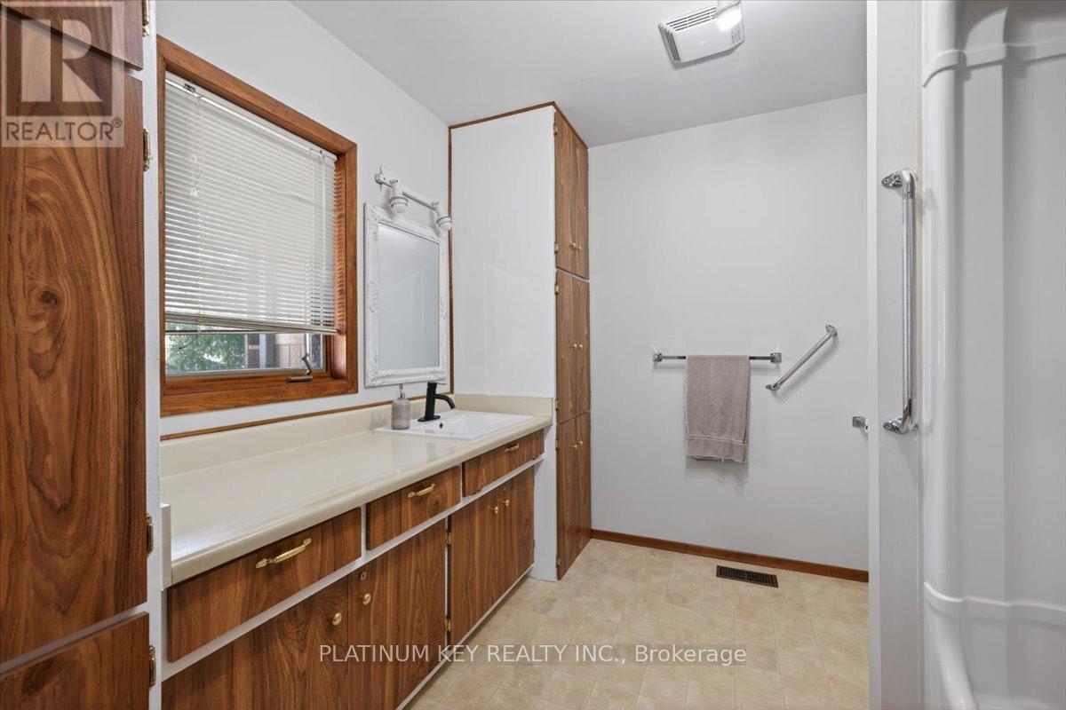 2300 Egremont Drive, Adelaide Metcalfe, Ontario  N7G 3H6 - Photo 10 - X13051422