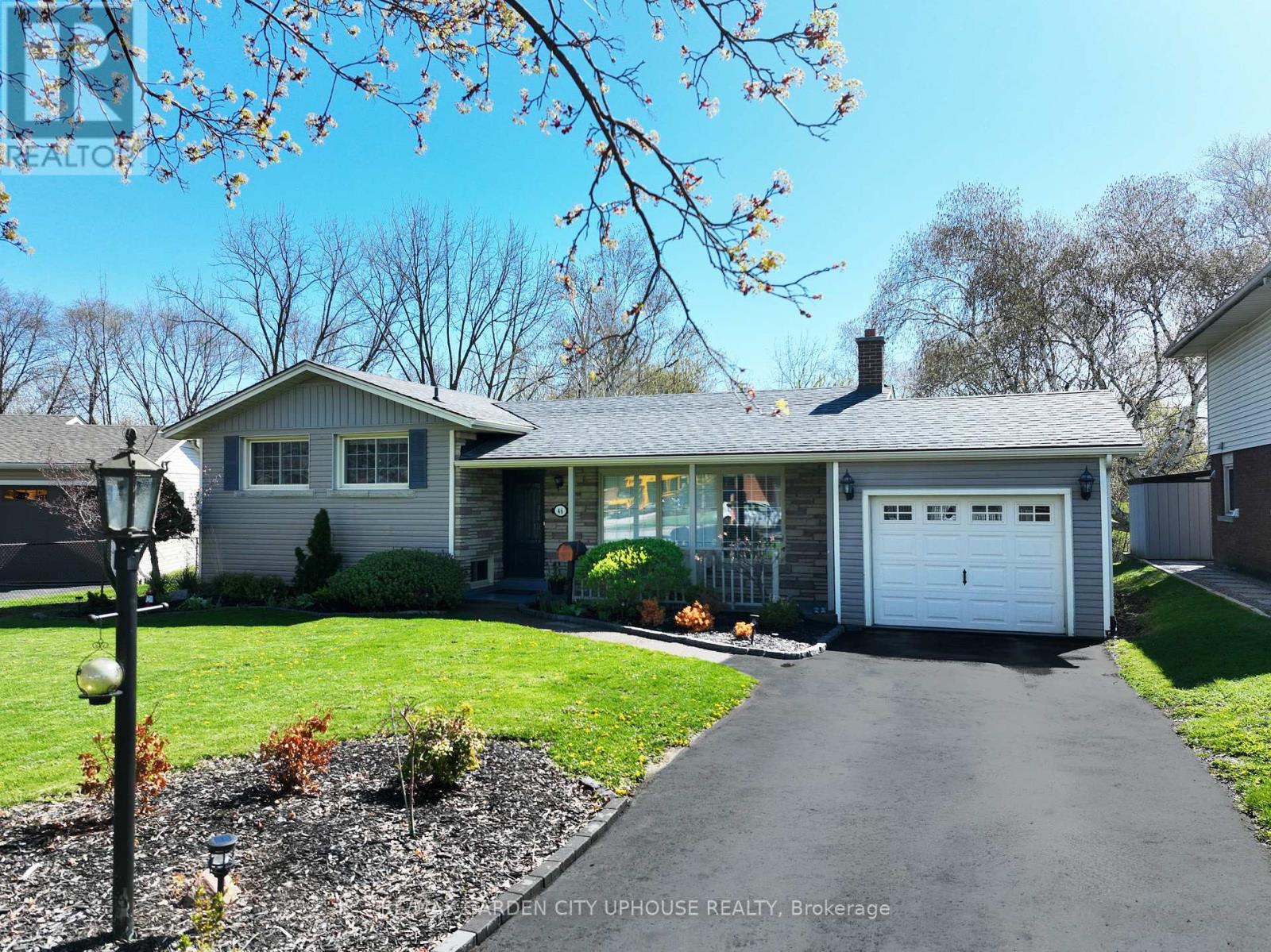 46 Strathcona Drive, St. Catharines, Ontario  L2M 2B1 - Photo 2 - X12967126