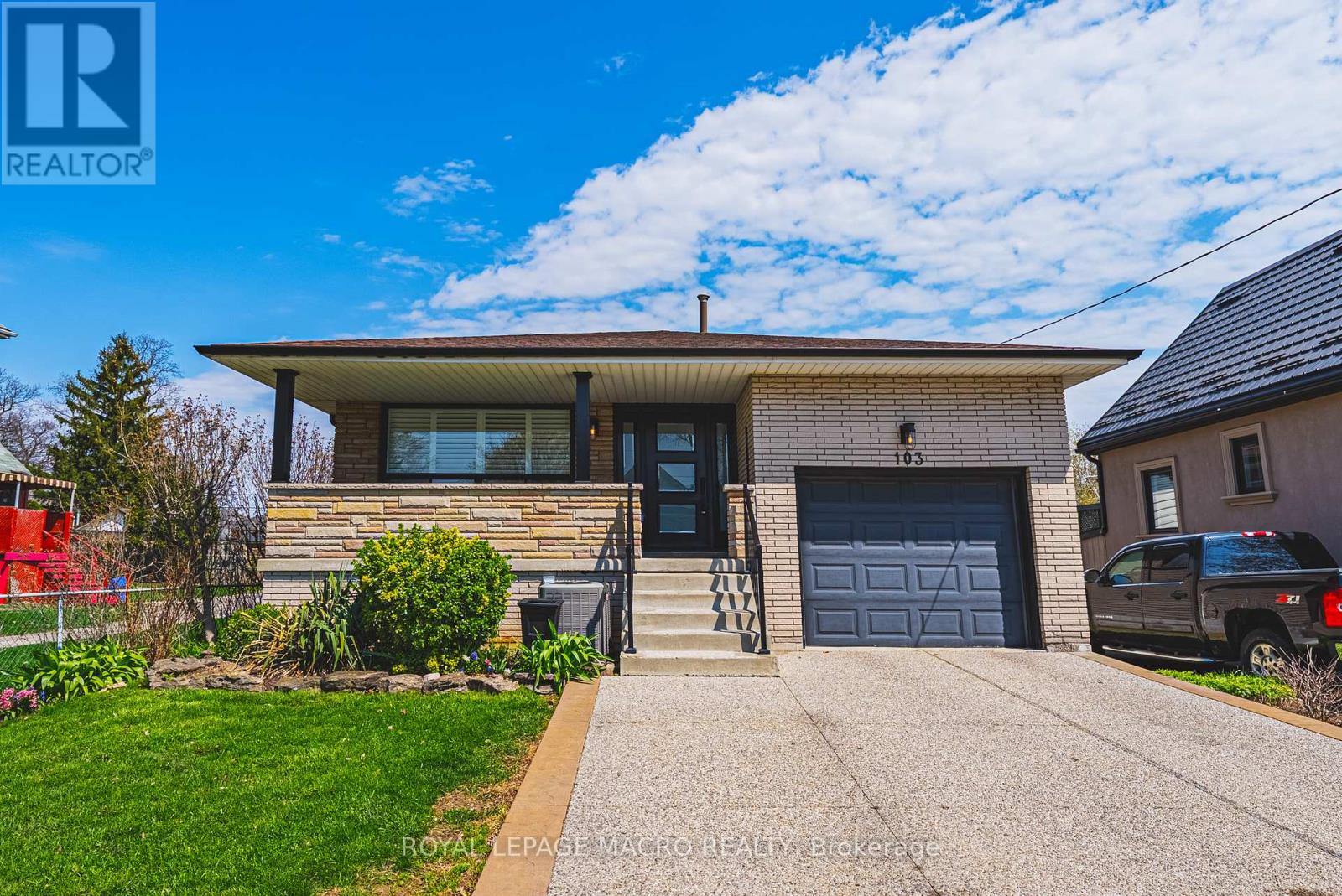 103 Empress Avenue, Hamilton, Ontario  L9A 1M5 - Photo 3 - X12853016