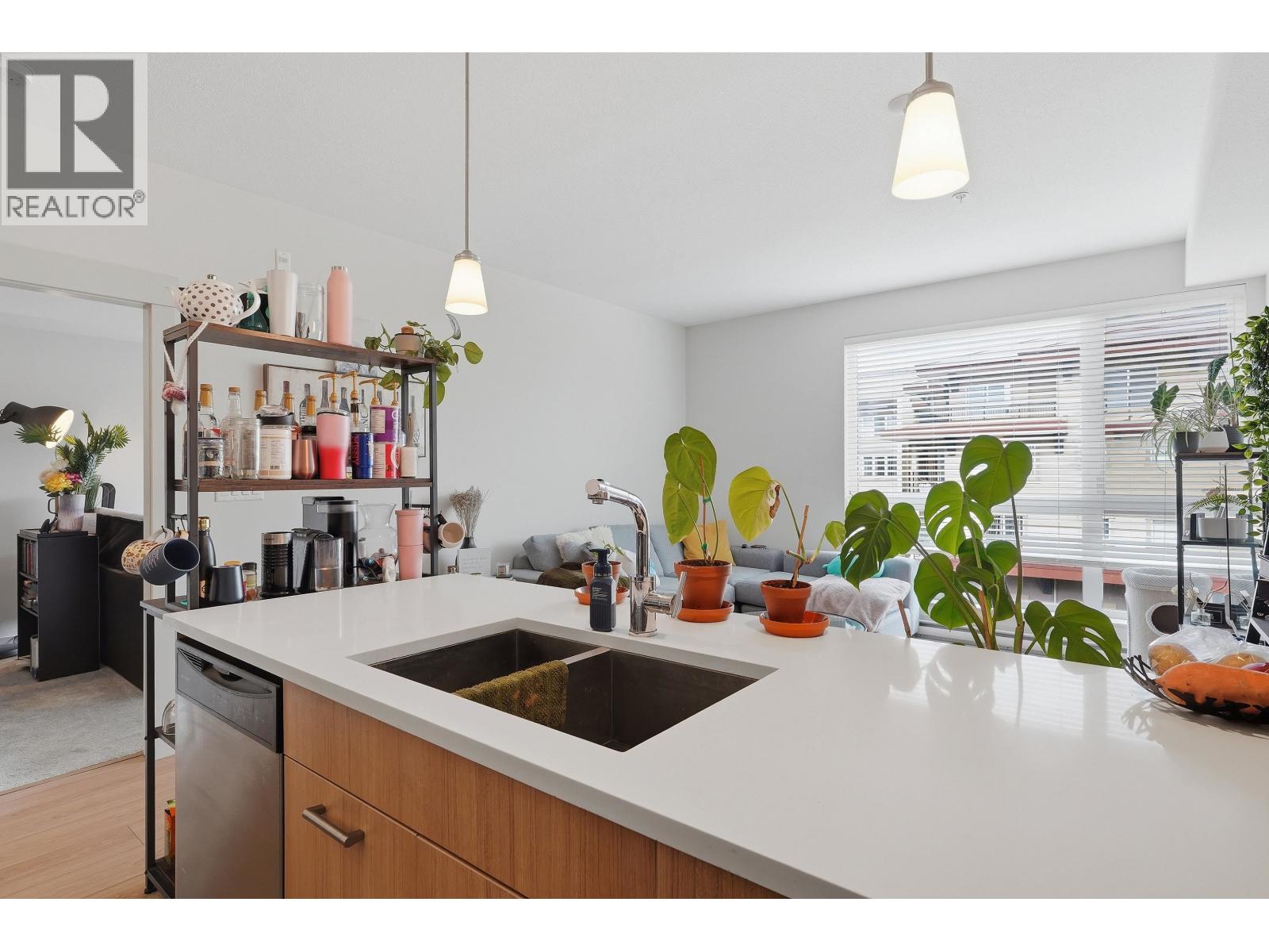 304 2214 Kelly Avenue, Port Coquitlam, British Columbia  V3C 3E5 - Photo 3 - R3115903