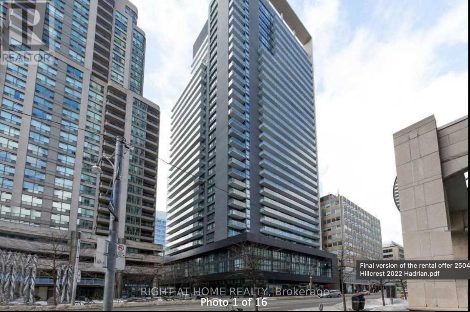 1607 - 770 BAY STREET, Toronto, Ontario