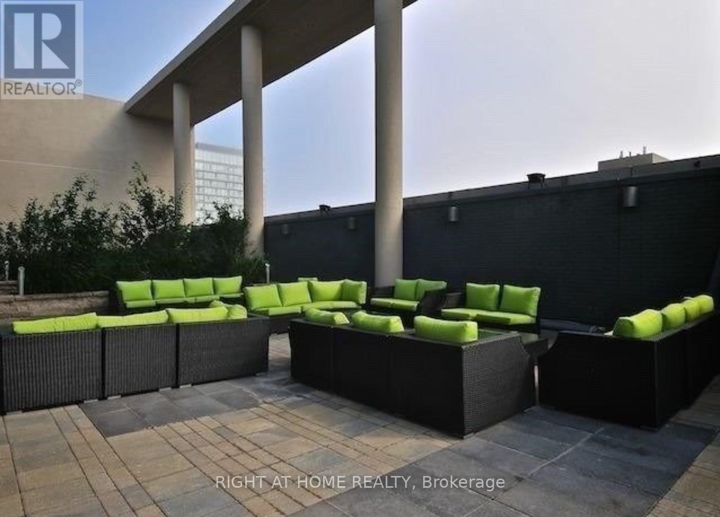 1607 - 770 Bay Street, Toronto, Ontario  M5G 1N6 - Photo 11 - C13052224