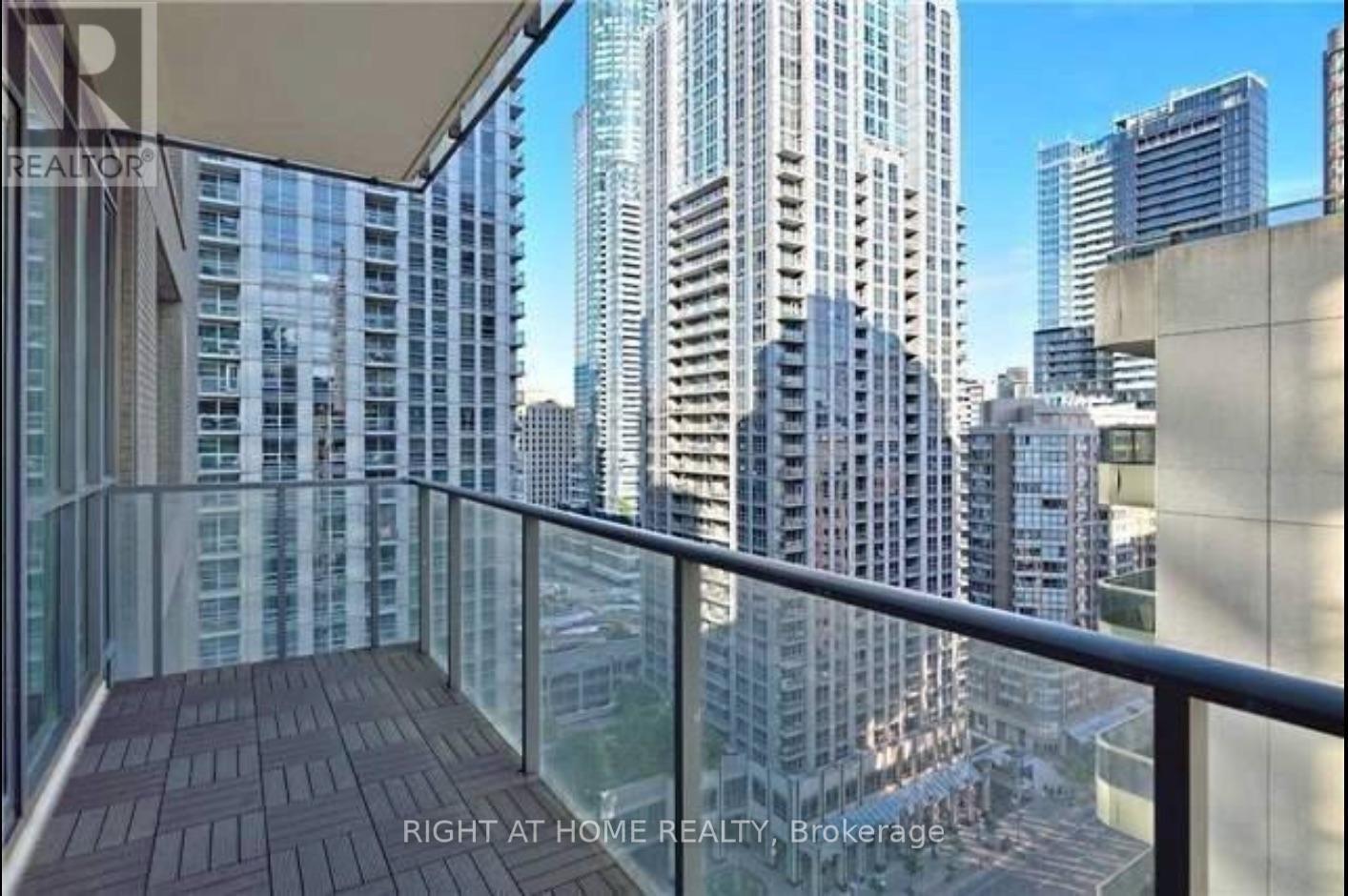 1607 - 770 Bay Street, Toronto, Ontario  M5G 1N6 - Photo 14 - C13052224