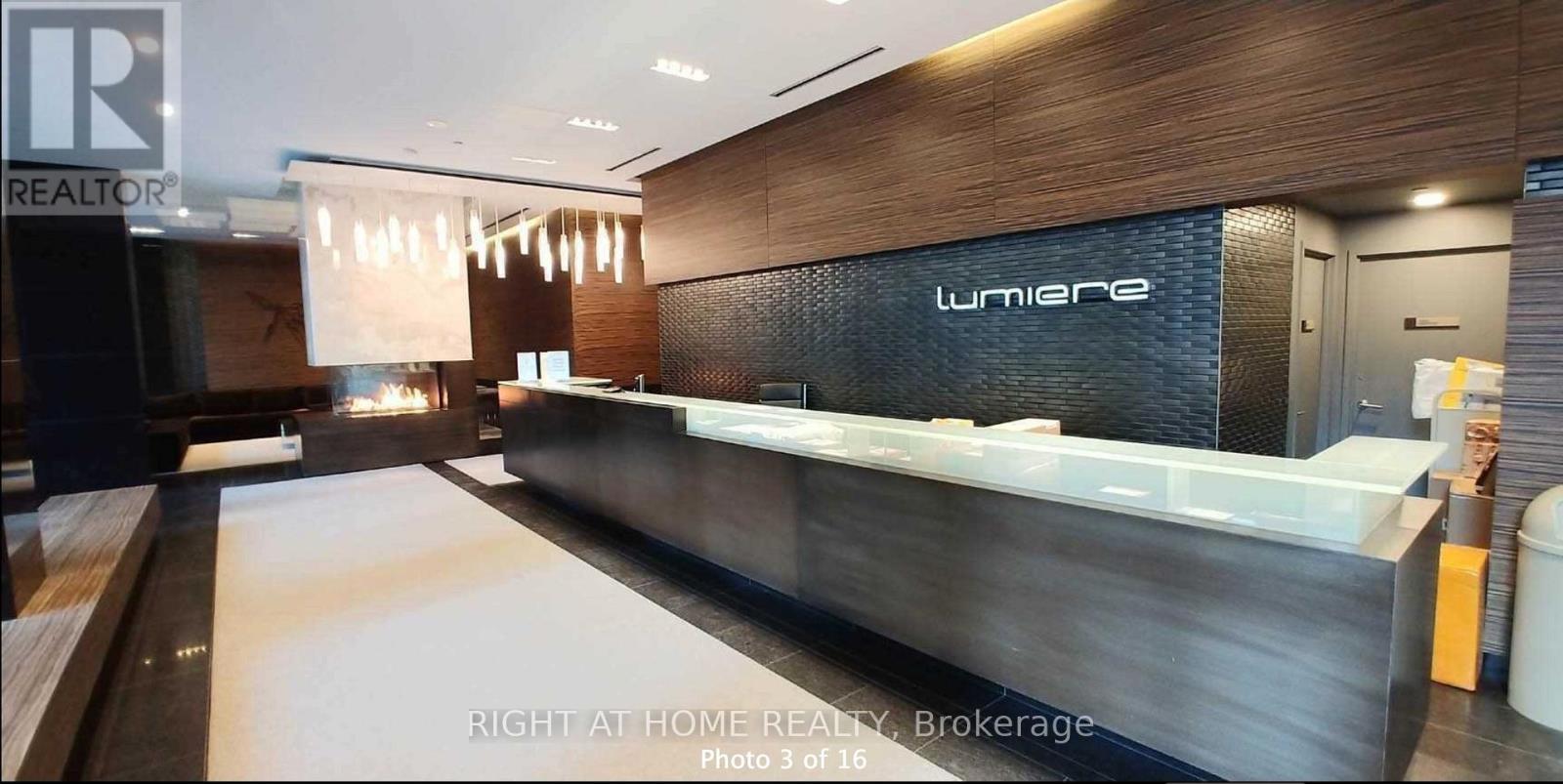 1607 - 770 Bay Street, Toronto, Ontario  M5G 1N6 - Photo 3 - C13052224