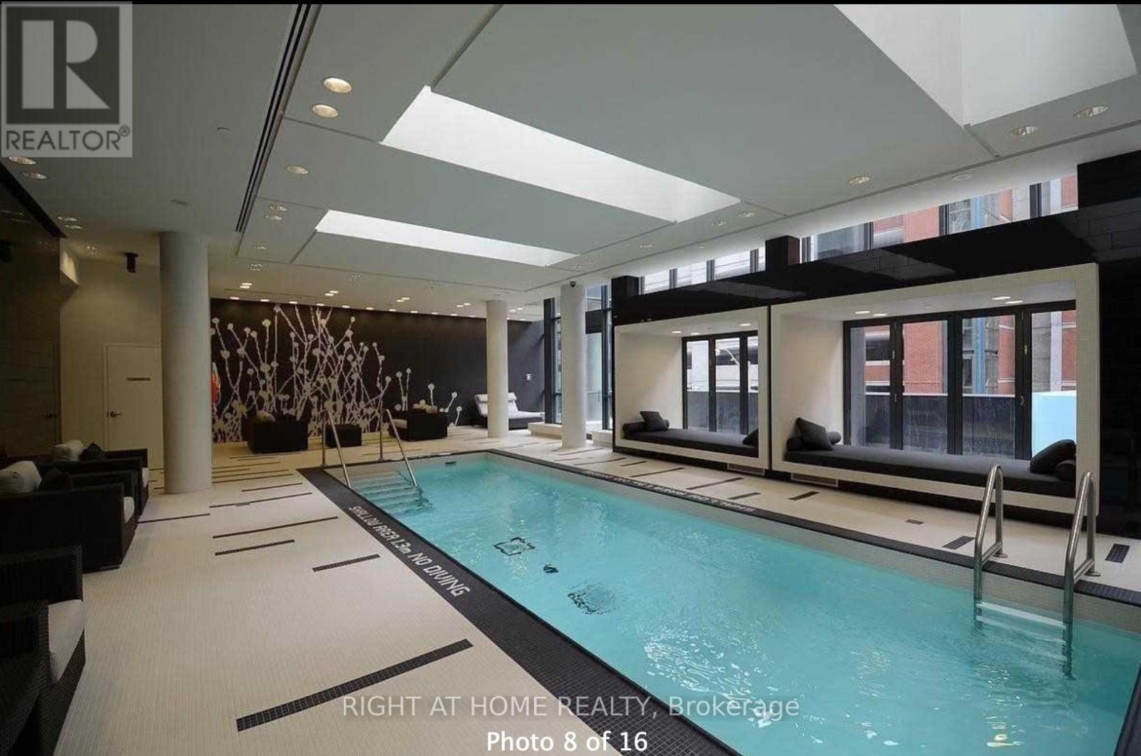 1607 - 770 Bay Street, Toronto, Ontario  M5G 1N6 - Photo 8 - C13052224