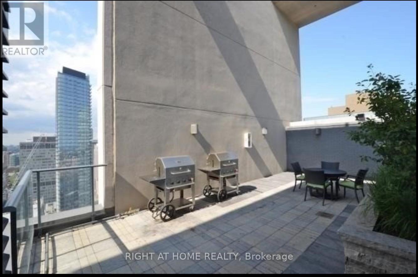 1607 - 770 Bay Street, Toronto, Ontario  M5G 1N6 - Photo 9 - C13052224