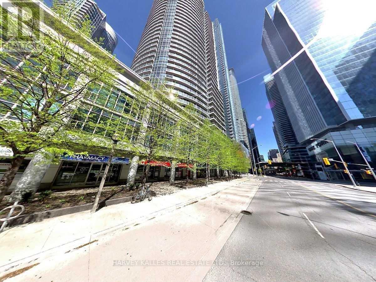 302 - 8 YORK STREET, Toronto, Ontario