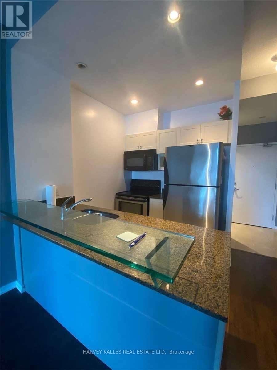 302 - 8 York Street, Toronto, Ontario  M5J 2Y2 - Photo 2 - C13052304