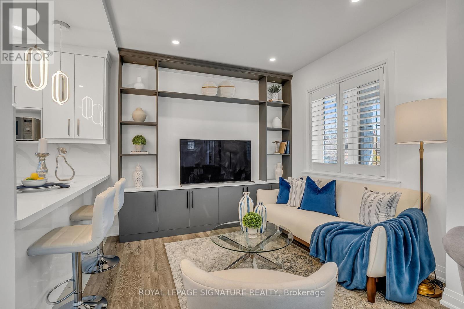 70 Clovelly Avenue, Toronto, Ontario  M6C 1Y3 - Photo 4 - C13052376