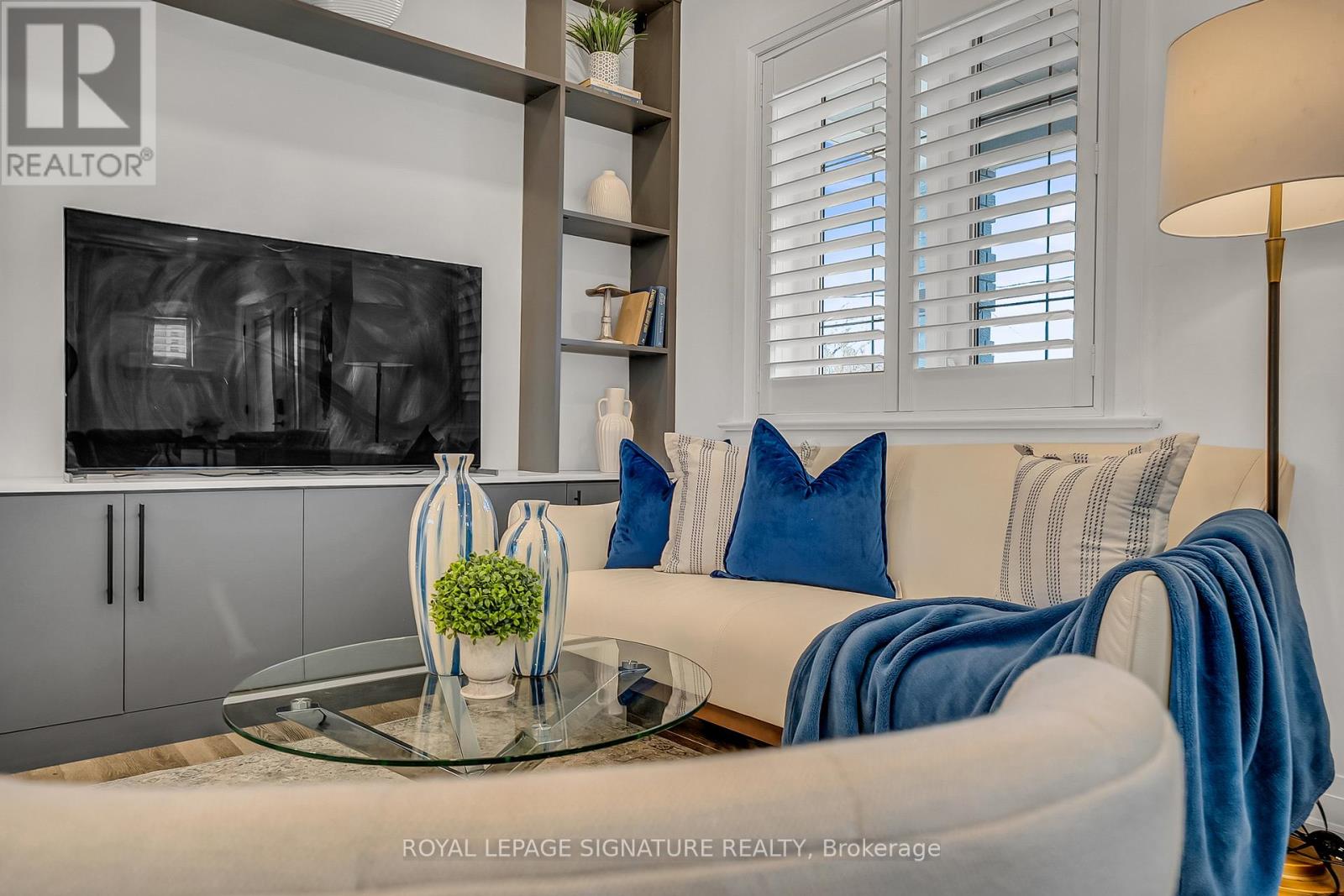 70 Clovelly Avenue, Toronto, Ontario  M6C 1Y3 - Photo 5 - C13052376