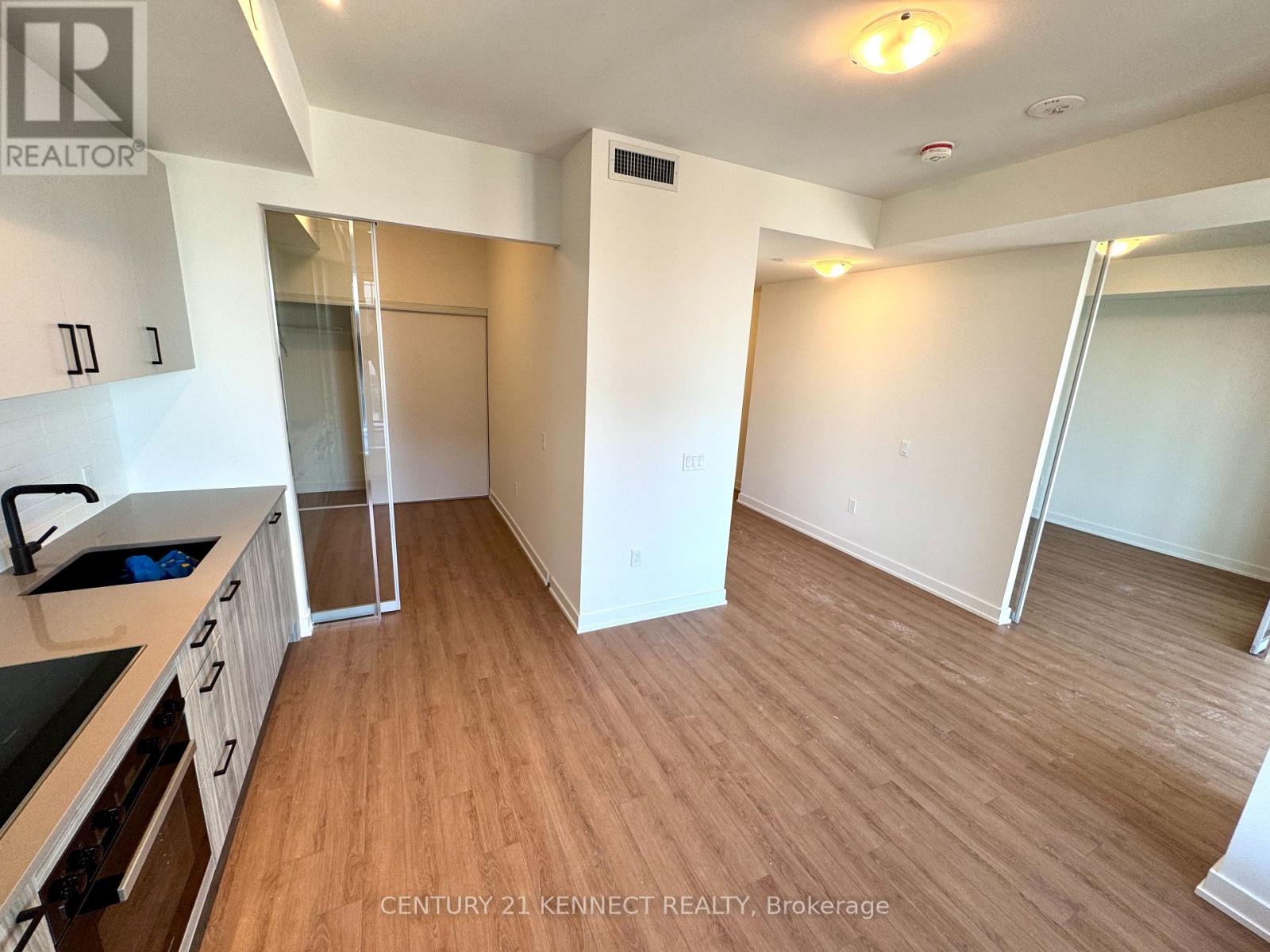 3401 - 1 Quarrington Lane, Toronto, Ontario  M3C 0S4 - Photo 4 - C13052400