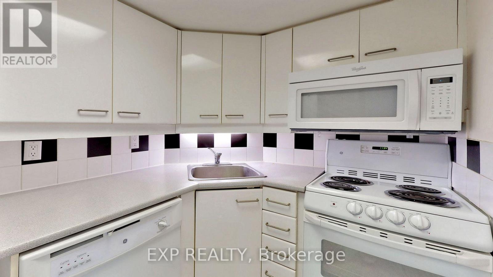 1005 - 38 Elm Street, Toronto, Ontario  M5G 2K5 - Photo 10 - C13052432