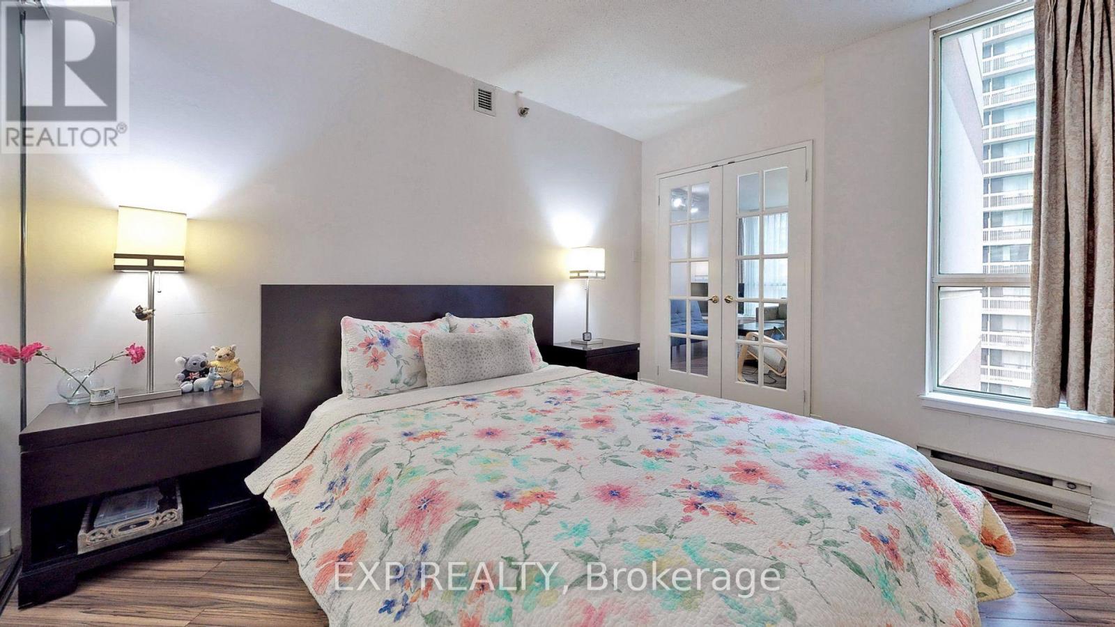 1005 - 38 Elm Street, Toronto, Ontario  M5G 2K5 - Photo 12 - C13052432