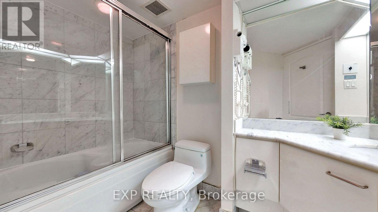 1005 - 38 Elm Street, Toronto, Ontario  M5G 2K5 - Photo 14 - C13052432