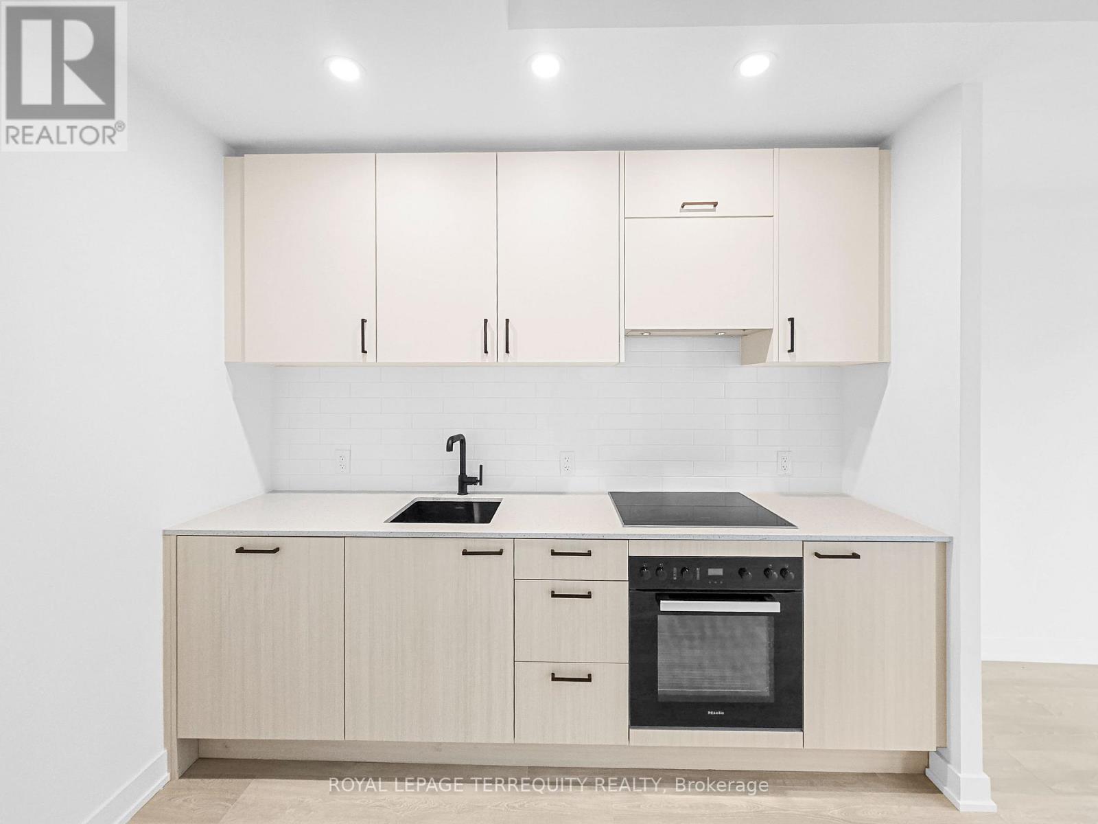 3205 - 1 Quarrington Lane, Toronto, Ontario  M3C 0S4 - Photo 20 - C13052468