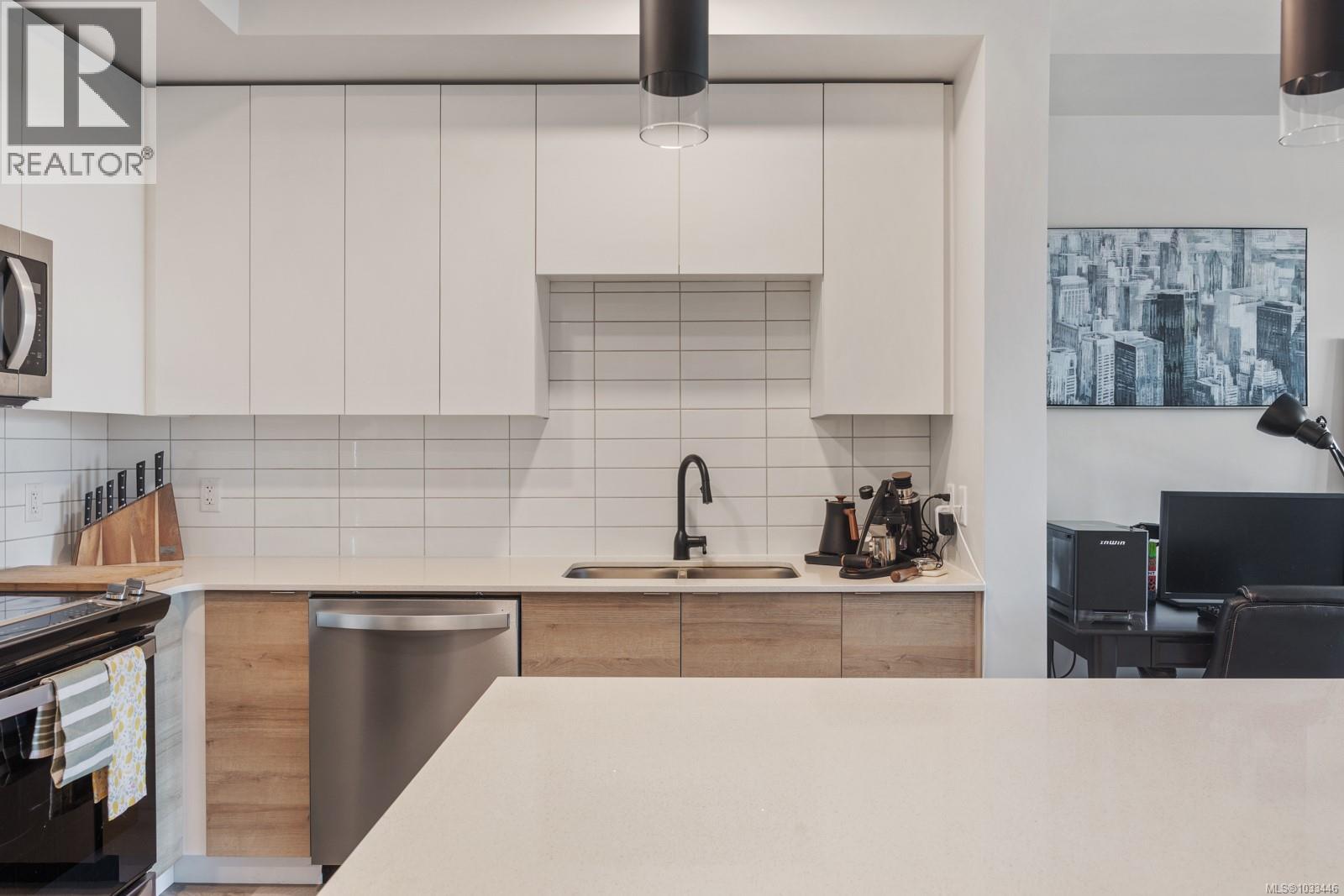 403 695 Aspen Rd, Comox, British Columbia  V9M 4H6 - Photo 2 - 1033446